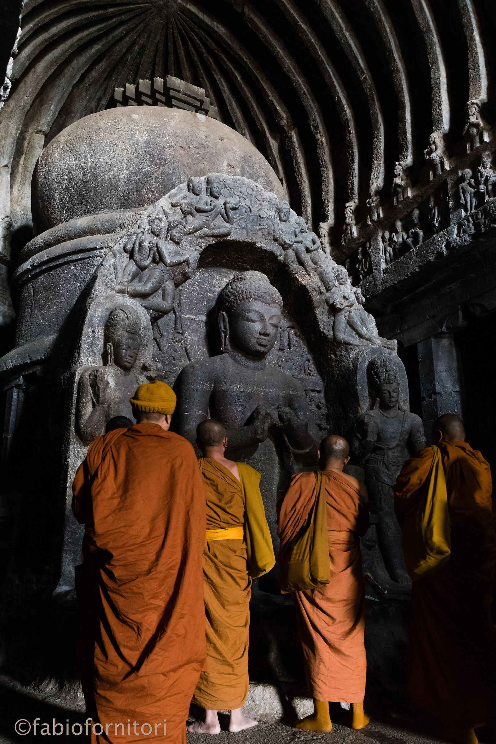 Ellora Caves  , Monaci al Tempio, India 2018