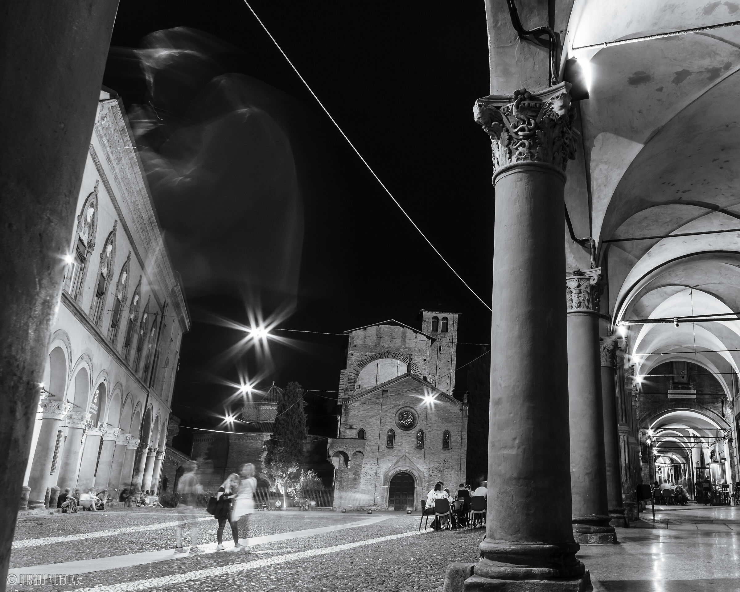 Il fantasma di un fumatore in piazza S. Stefano