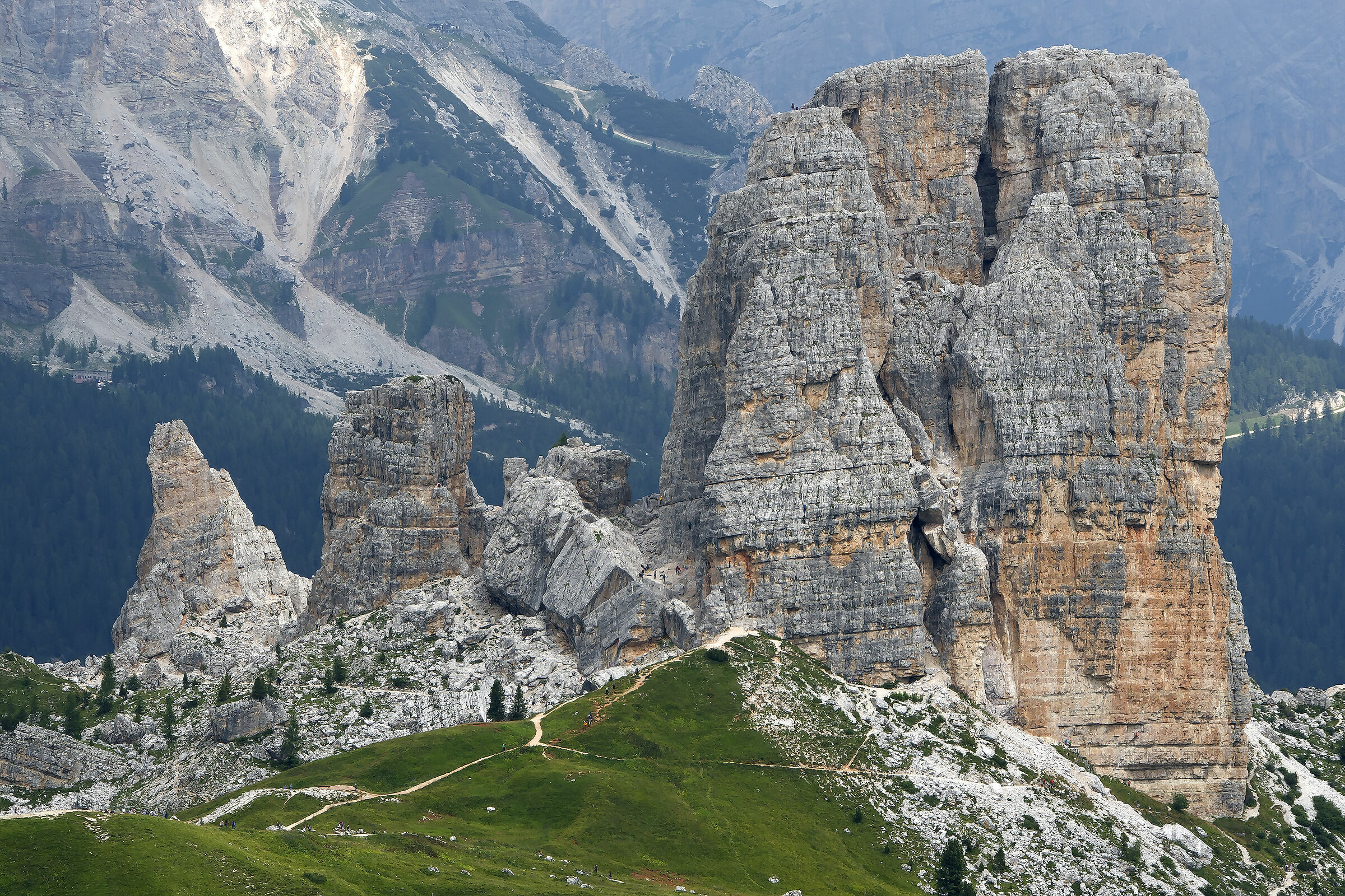 Le cinque torri presso passo Giau