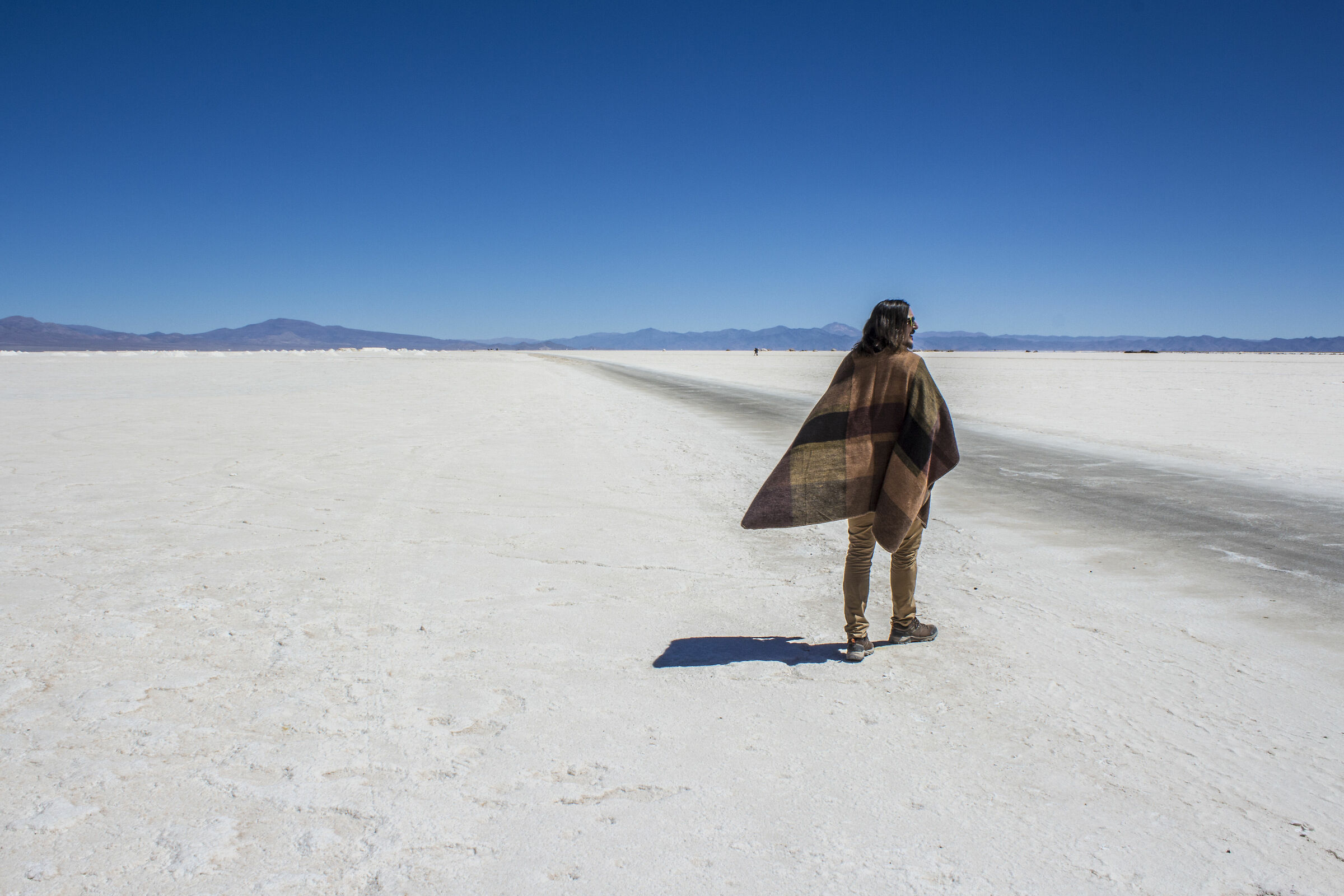 Step noises in the silent sadial expanse