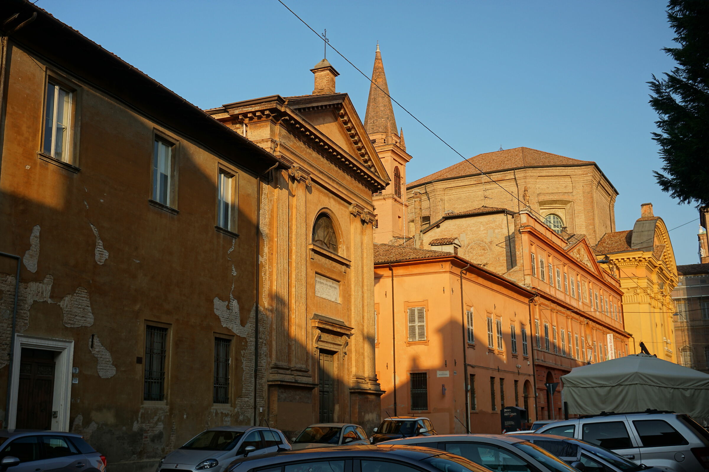 Dominican Church, Gall. San Domenico statues