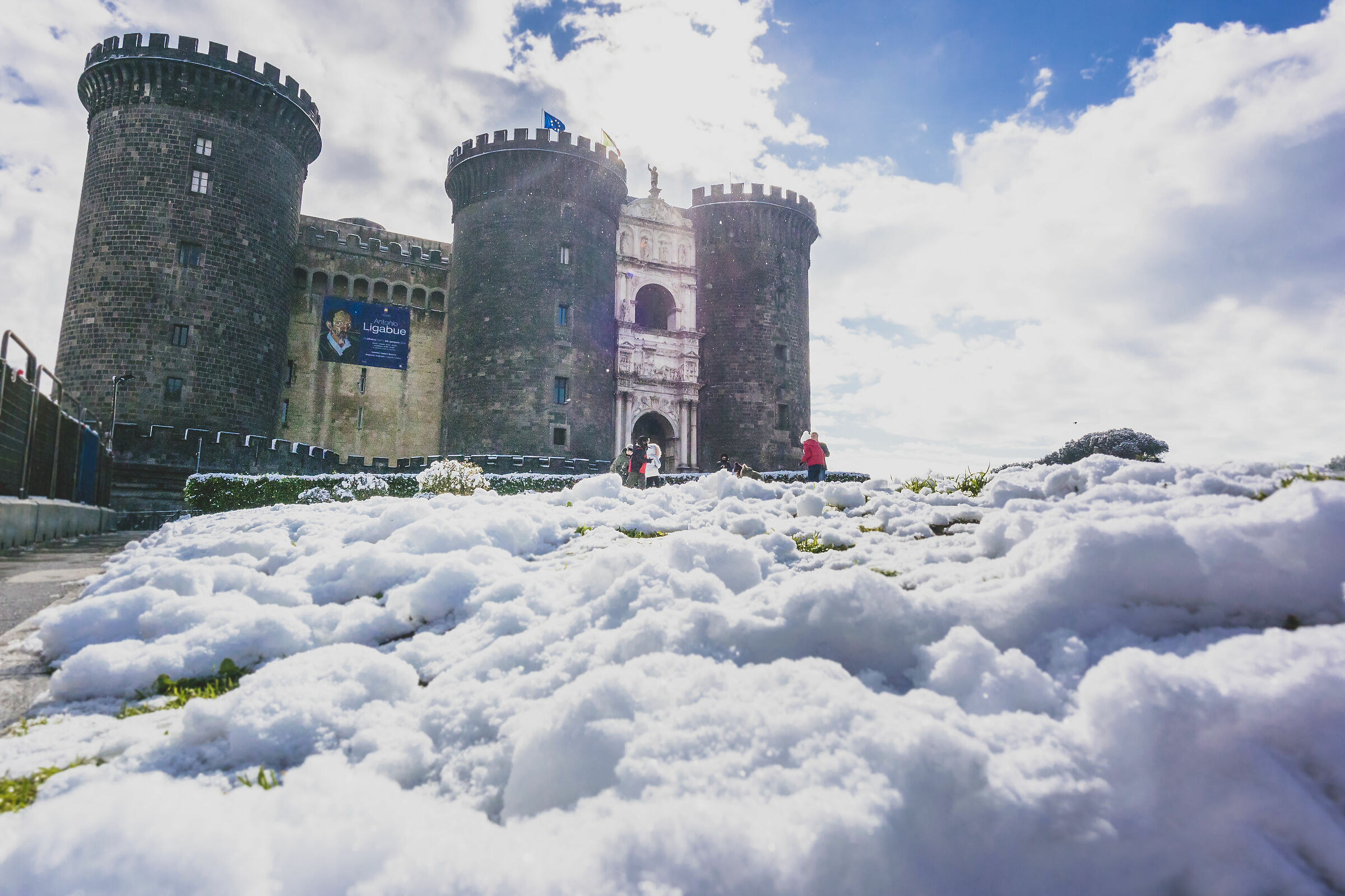 The Male Angioino wrapped in an unusual snowfall