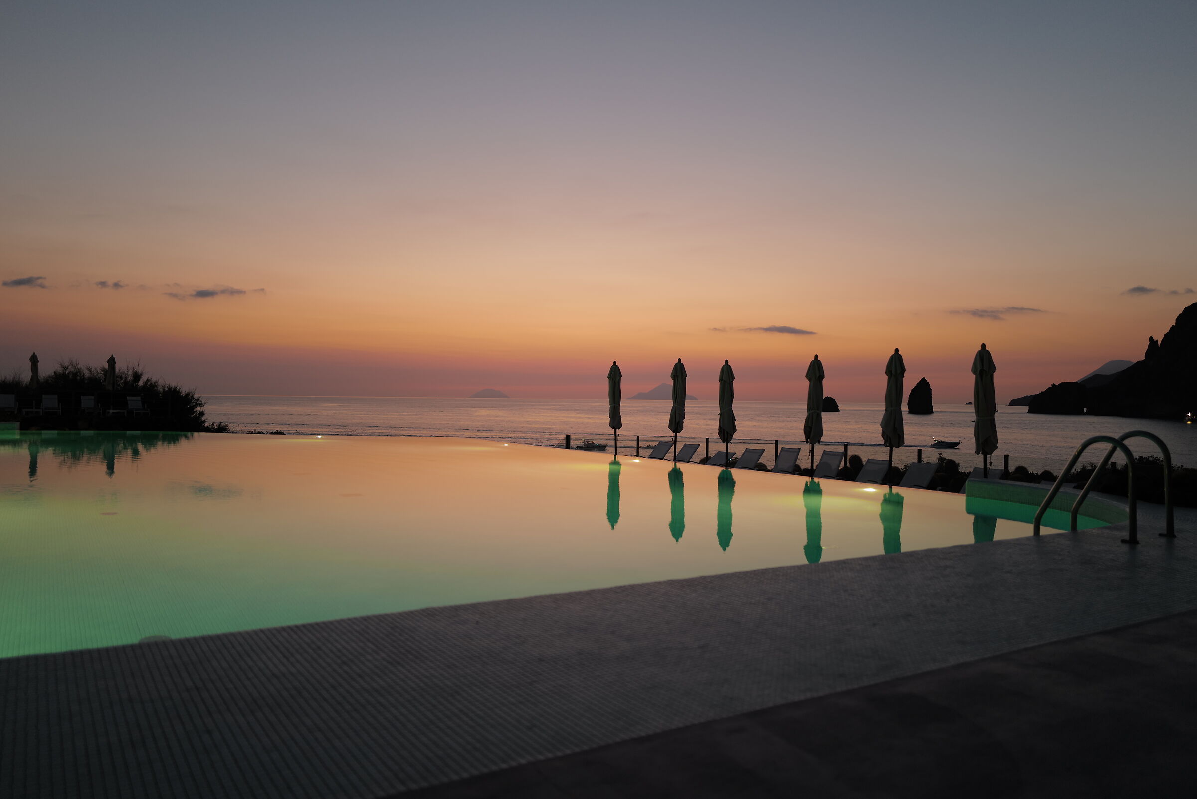 Therasia resort Volcano