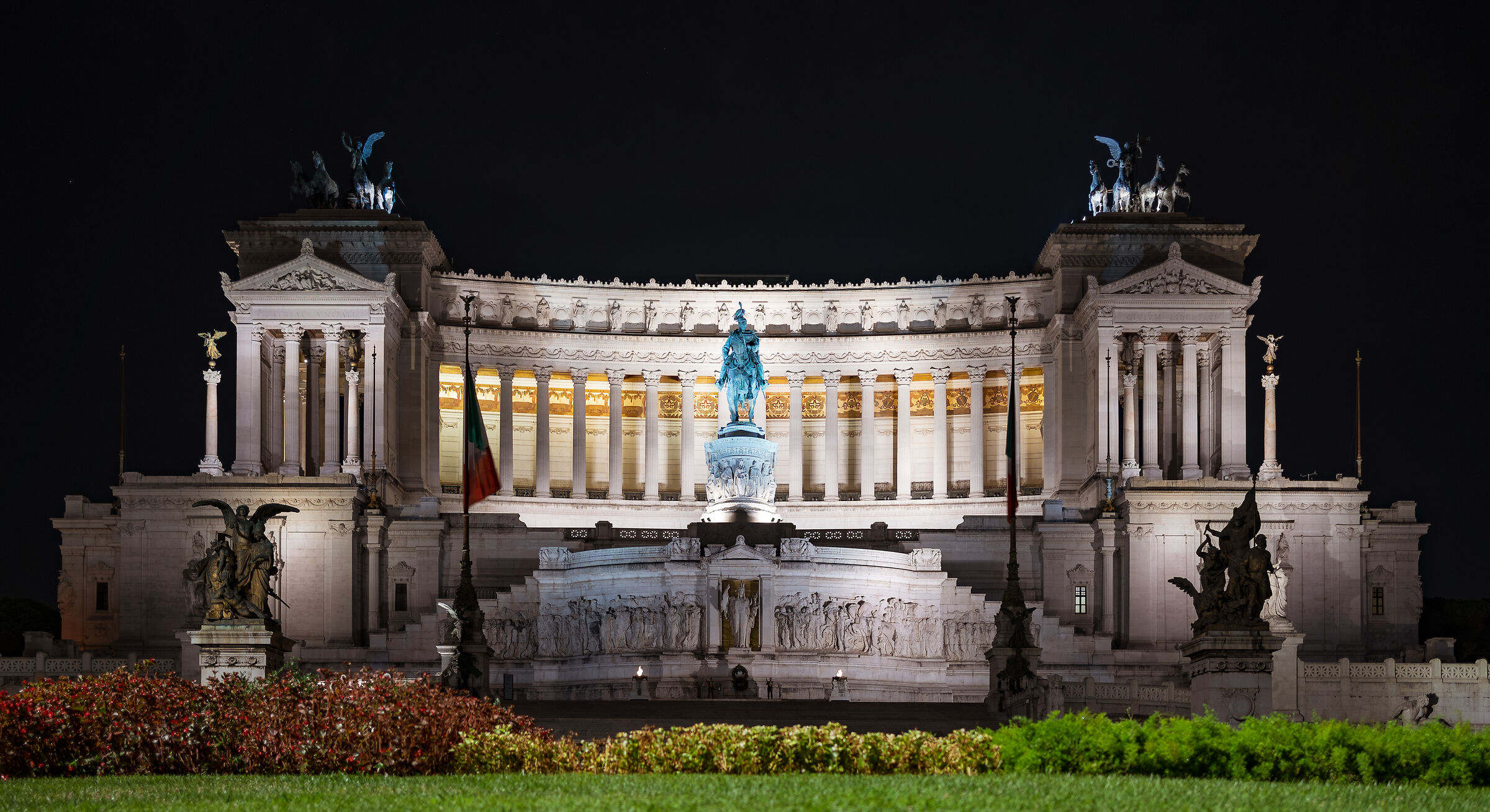 a7iii + FE 35 1.8 (F 2)