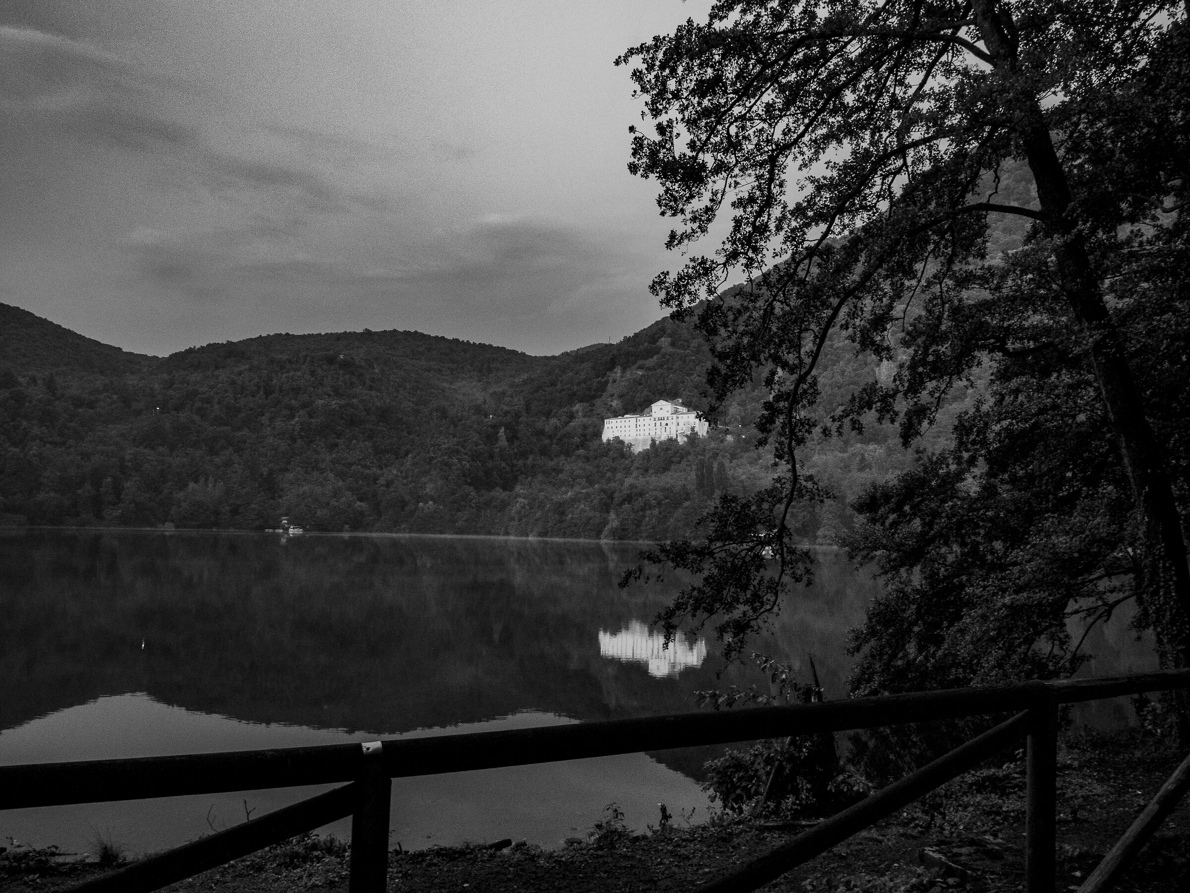 Abbazia all'orizzonte