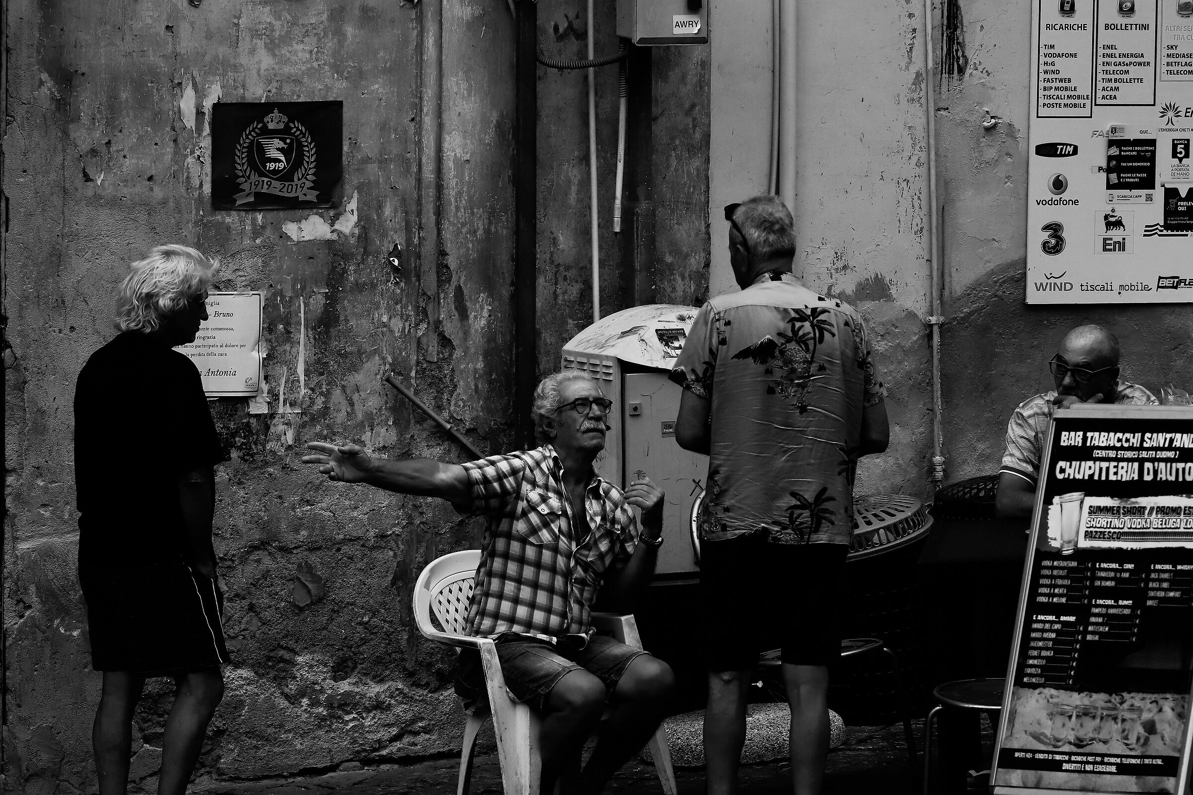 The little guys in the bar