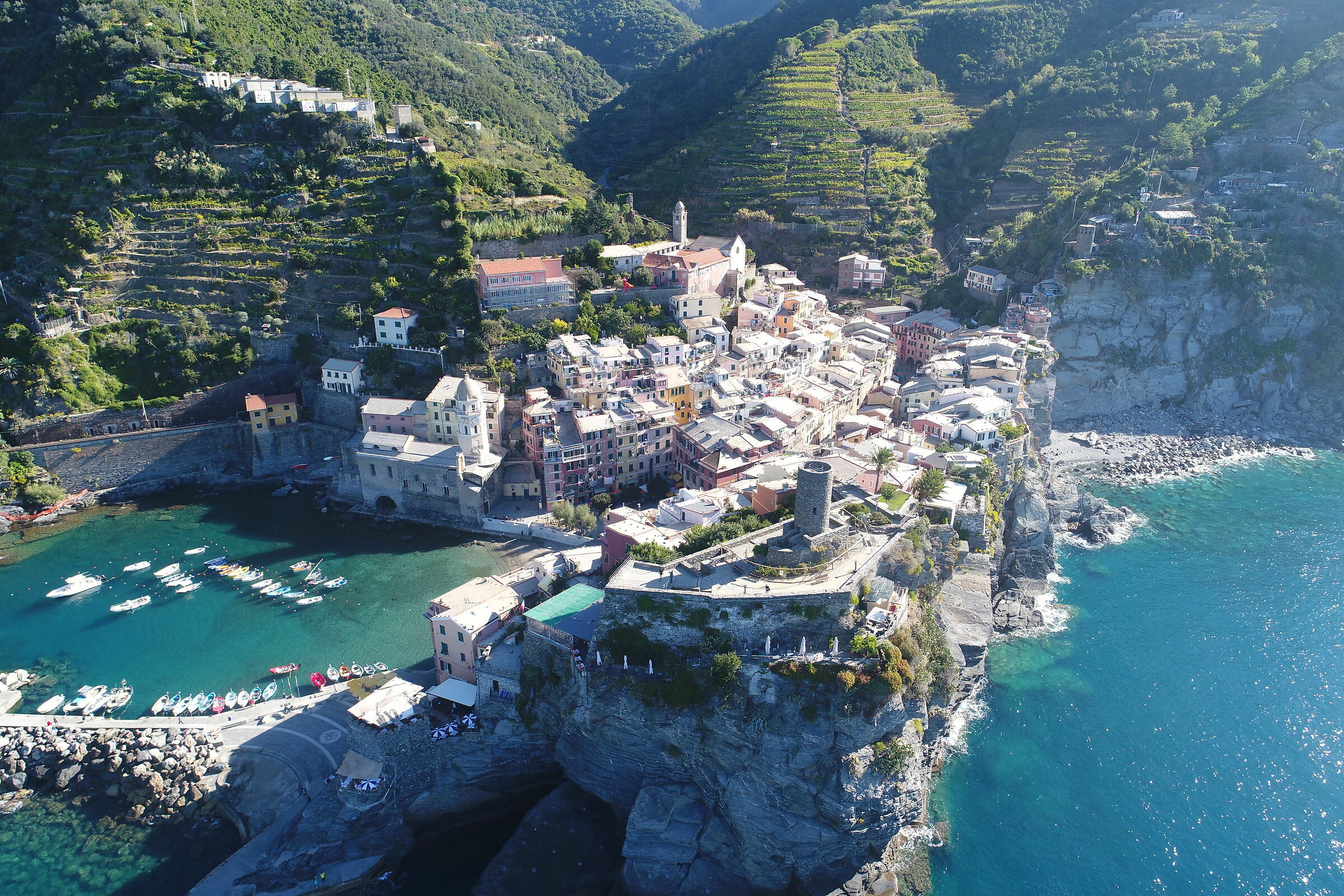 Vernazza 5 Terre Vista da Drone