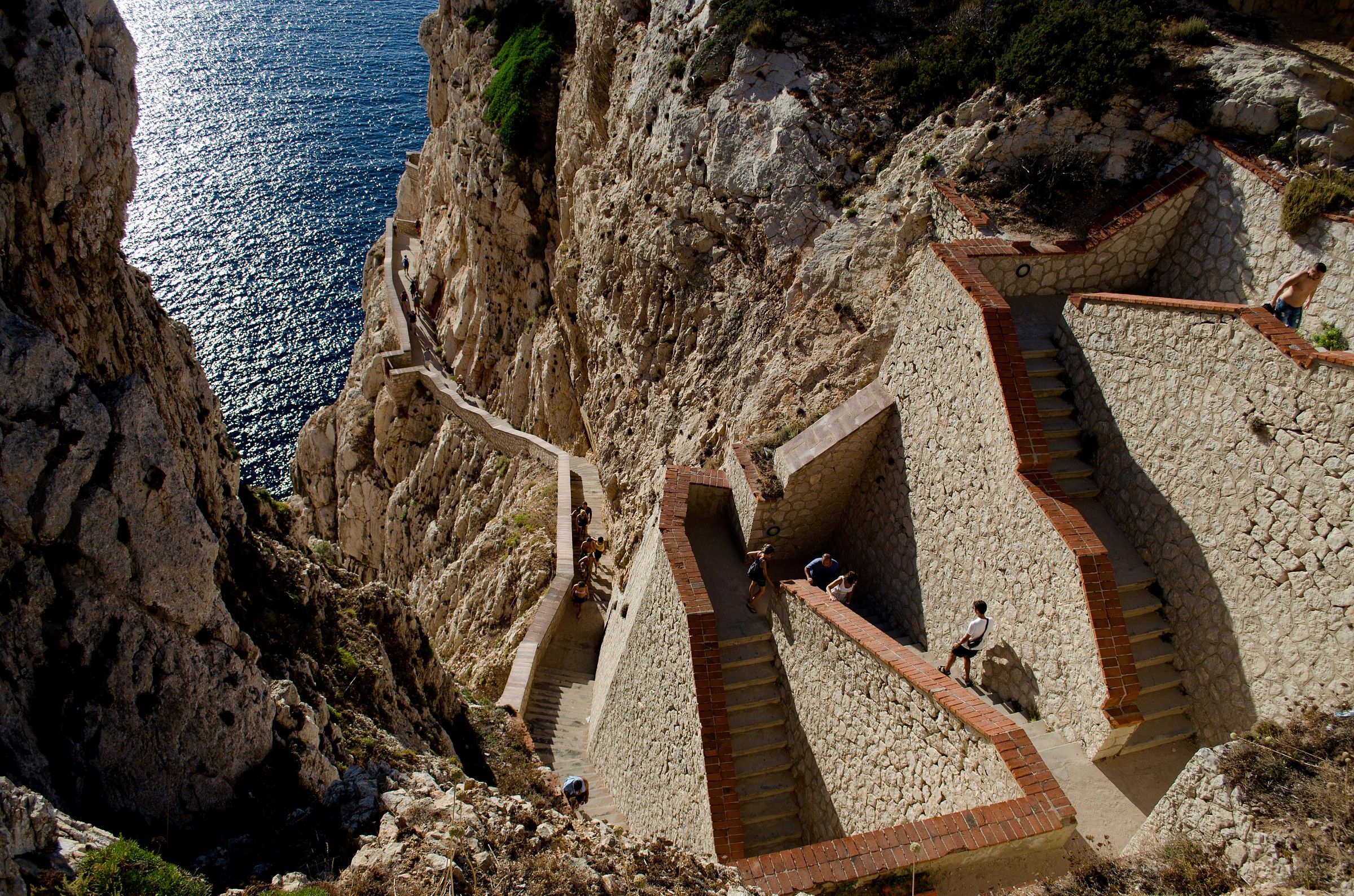 Alghero-Huntsman-down to the Caves of Neptune