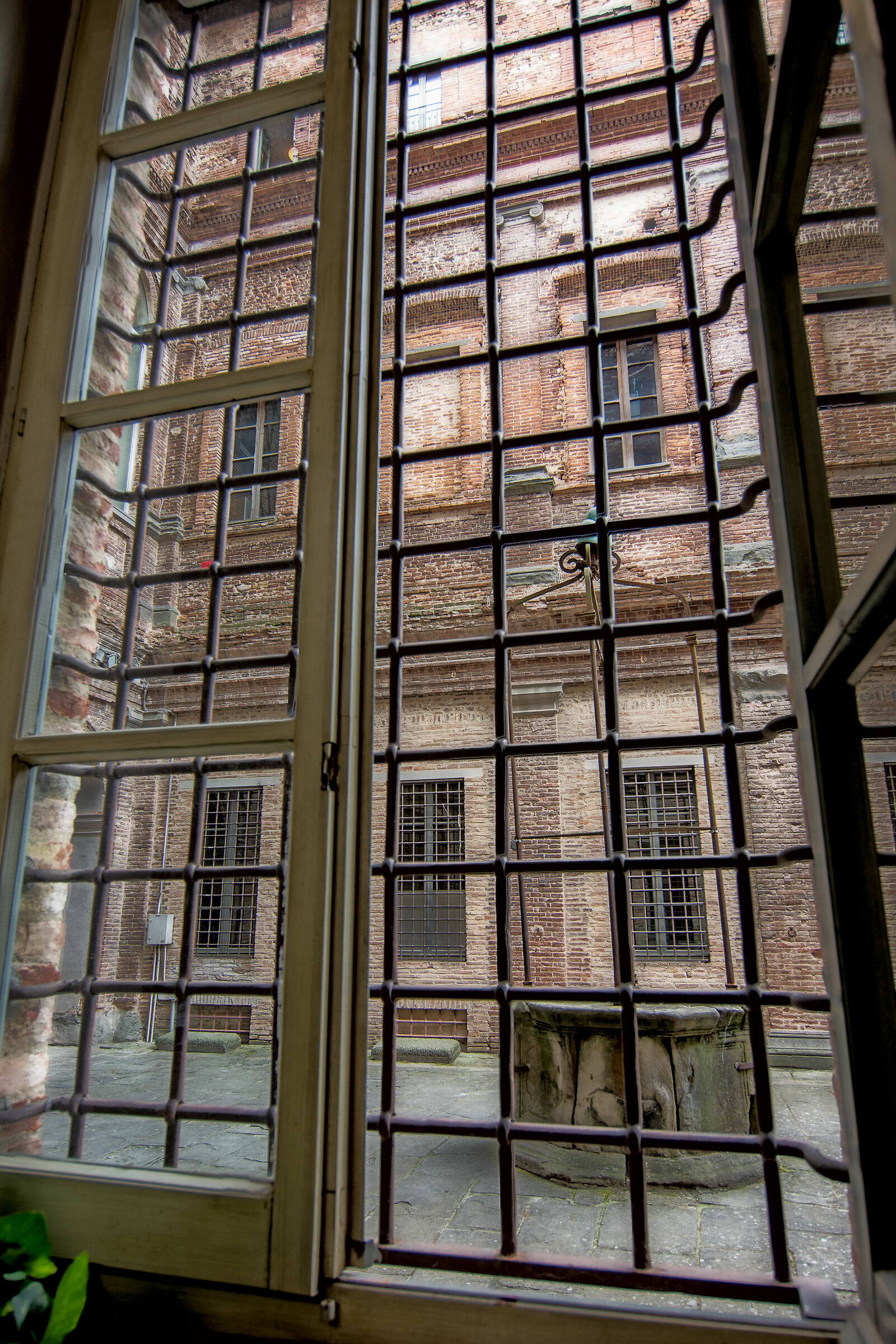 dietro la finestra cchiosco palazzo corgna citta' della