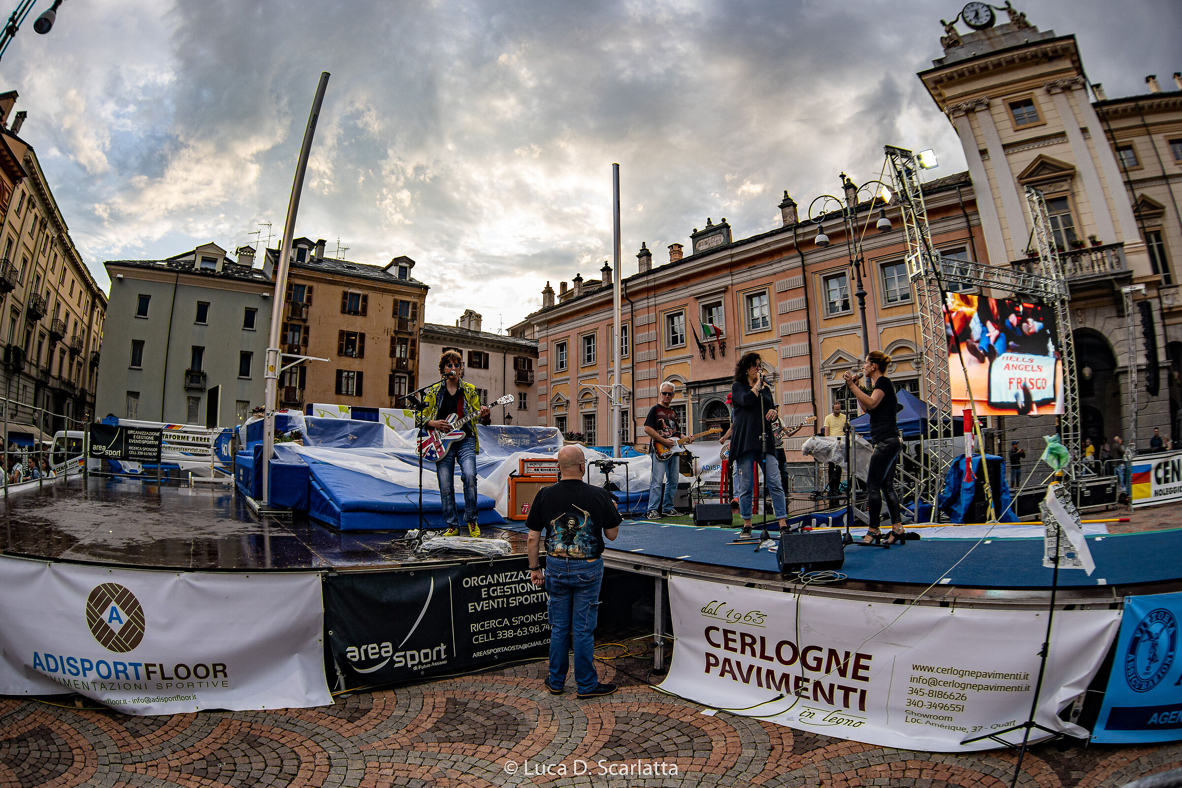 Esibizione dell'amico Lorenzo, con la sua band.