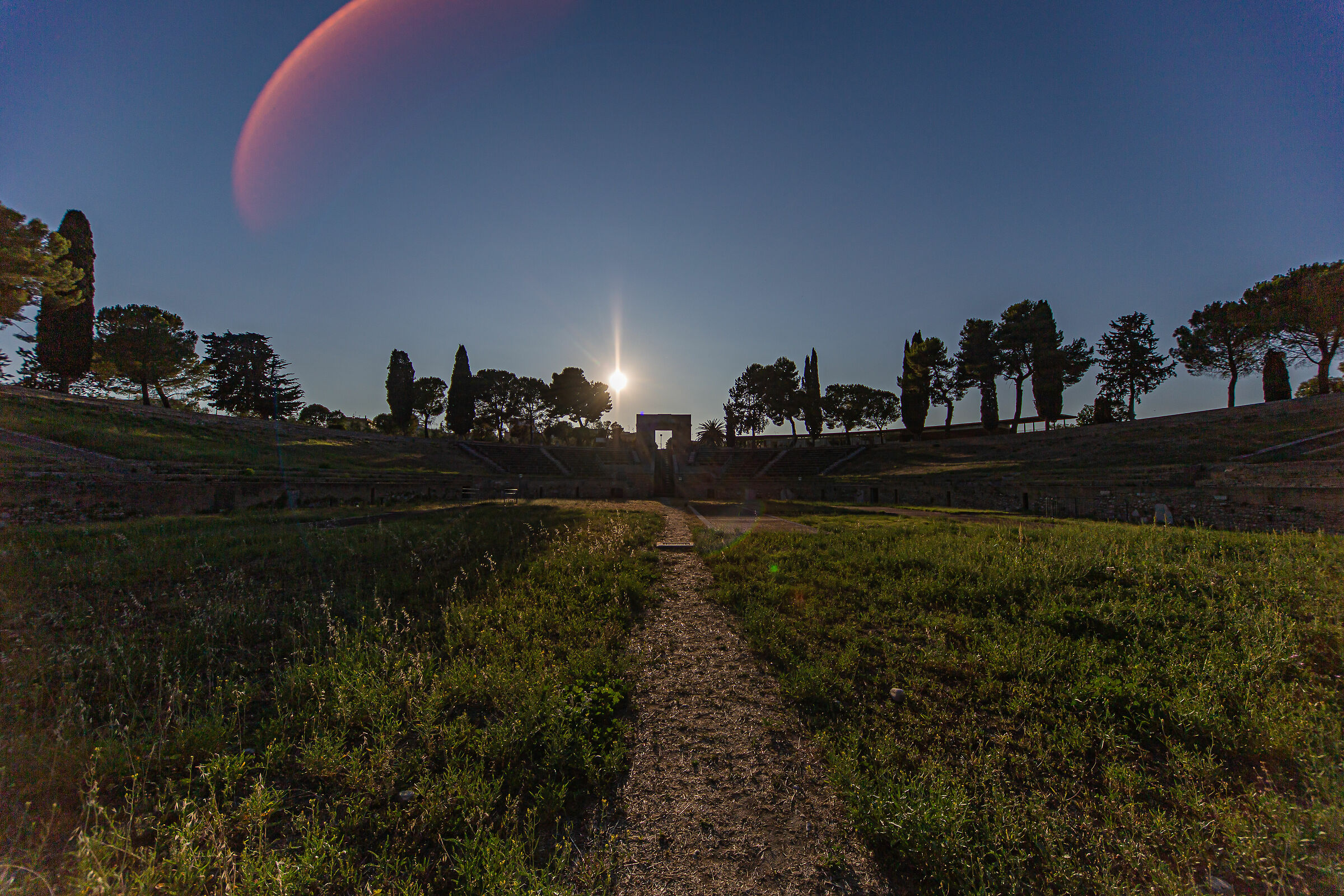 Backlight amphitheater