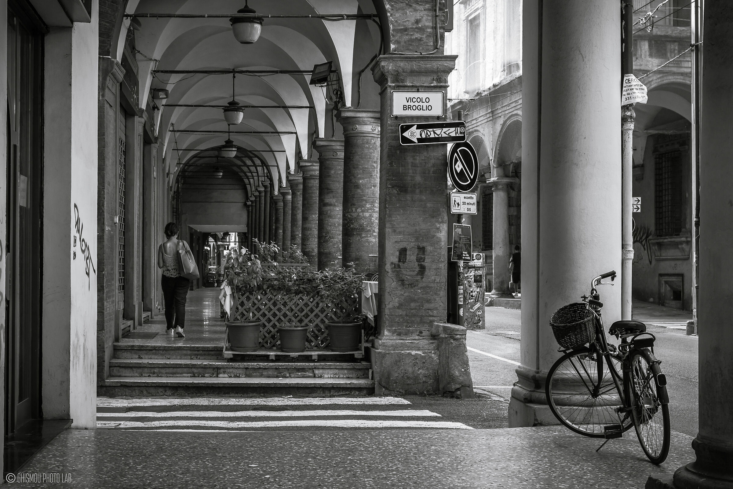 Via San Vitale - Vicolo Broglio
