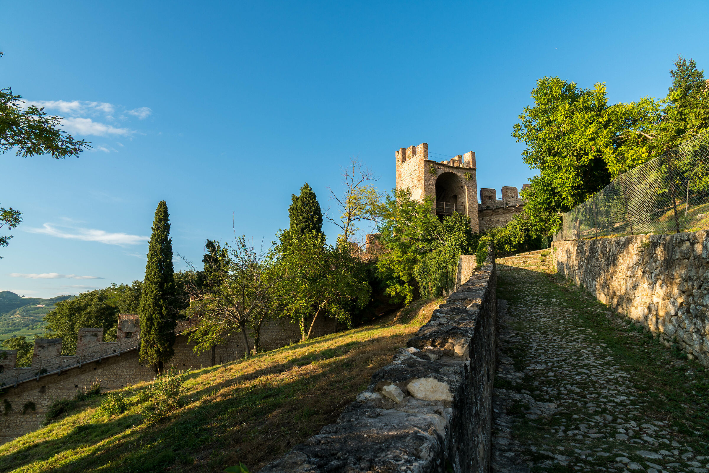 Salendo al castello....
