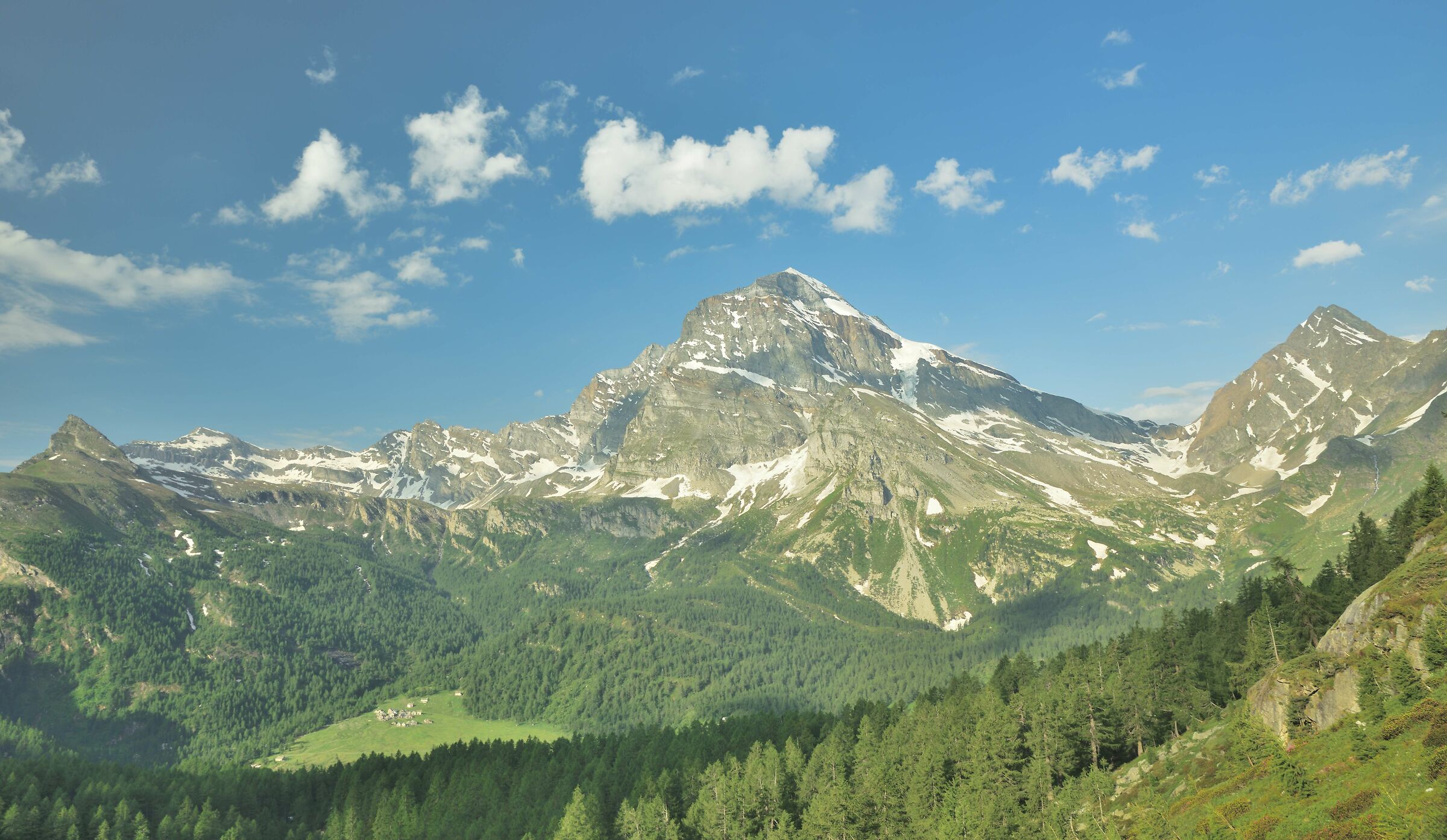 dal sentiero per il Lago Bianco il Monte Leone m 3555