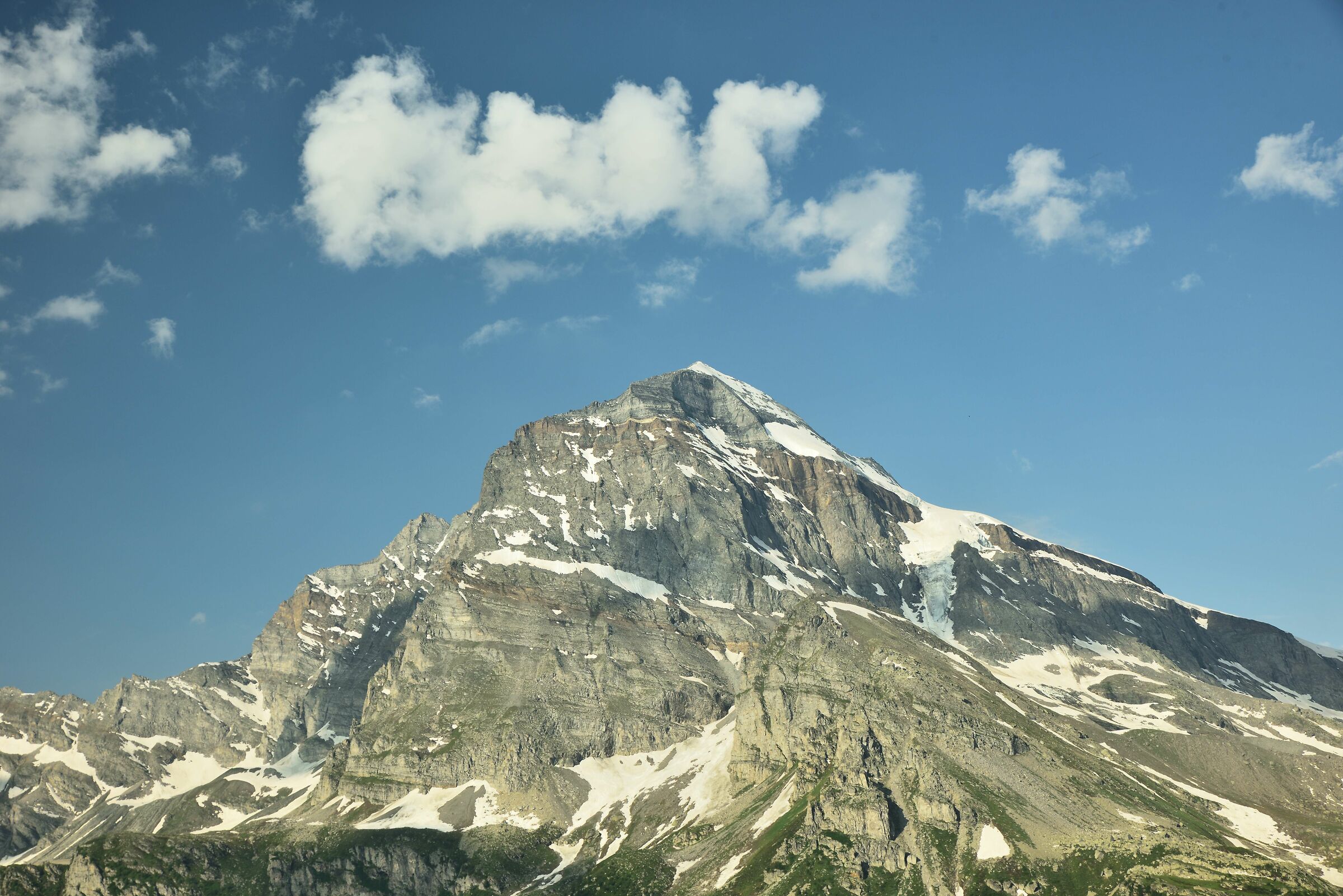 dal sentiero per il Lago Bianco il Monte Leone m 3555