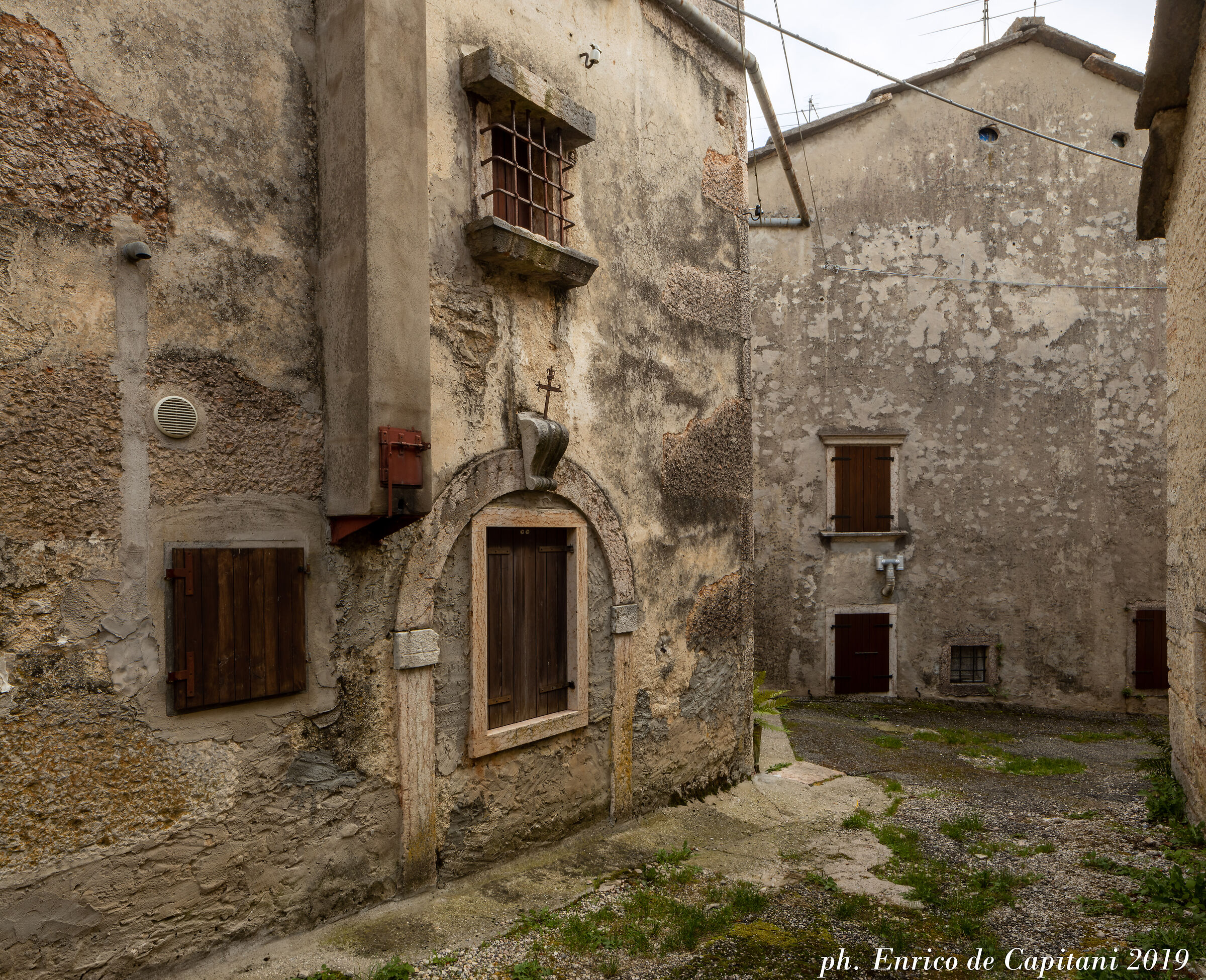 A glimpse of contrada Piece