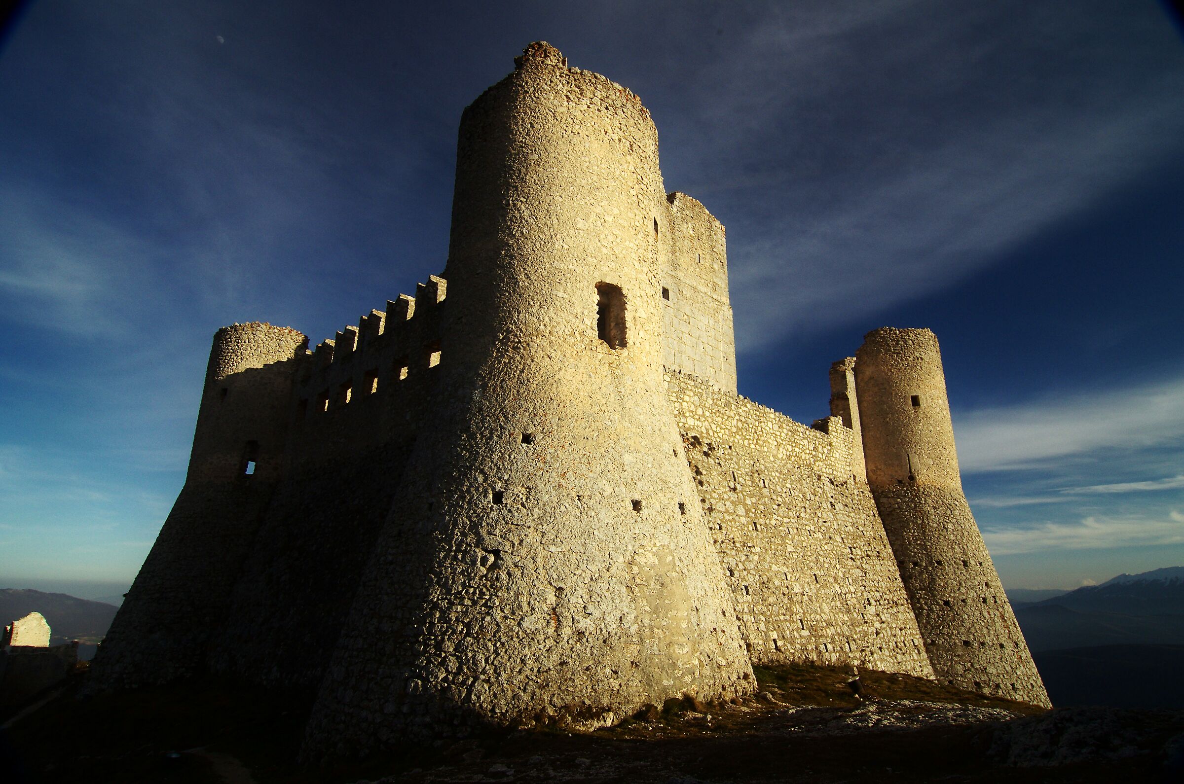 imponenza della pietra a Rocca Calascio