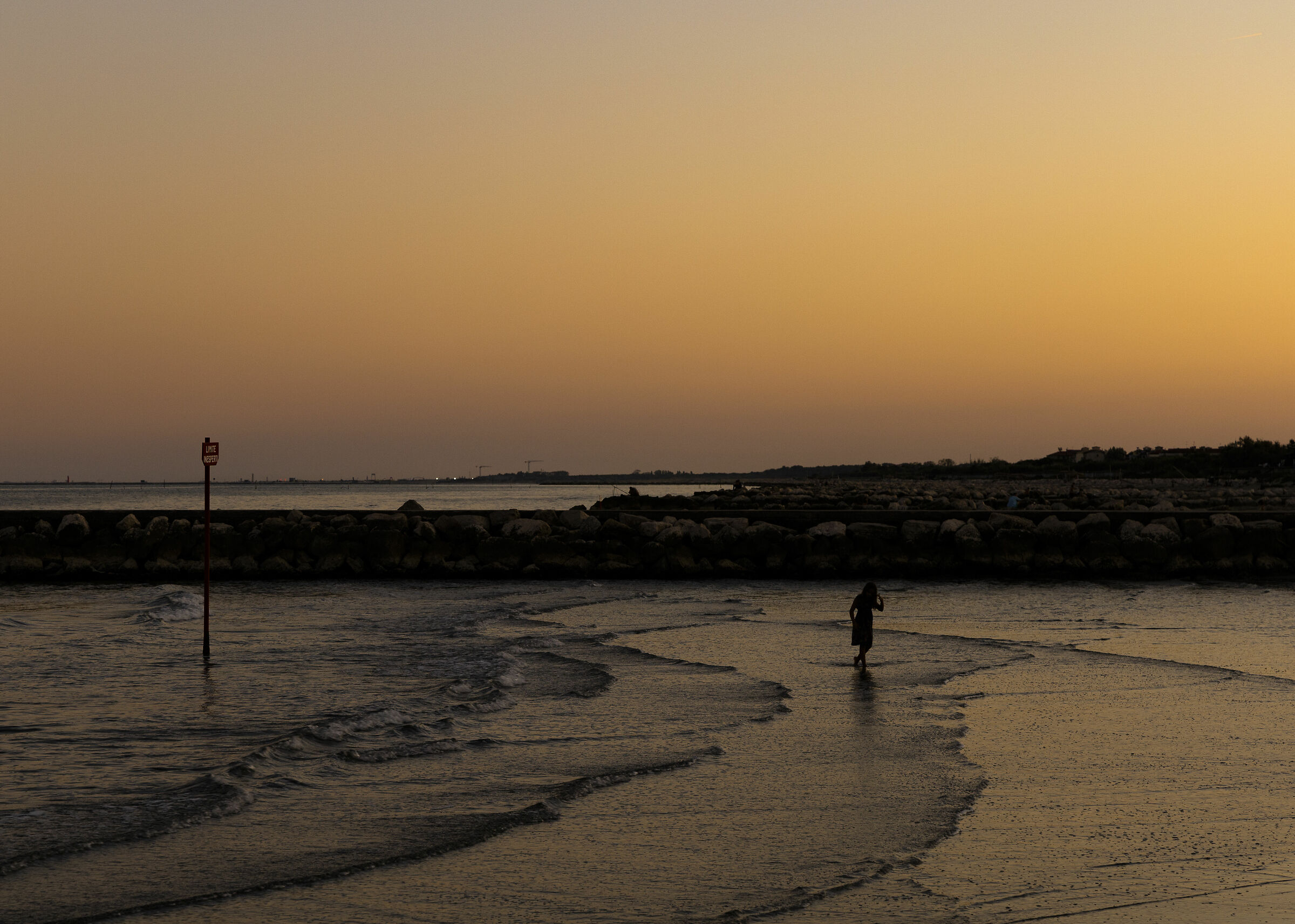 nel tramonto, nel mare