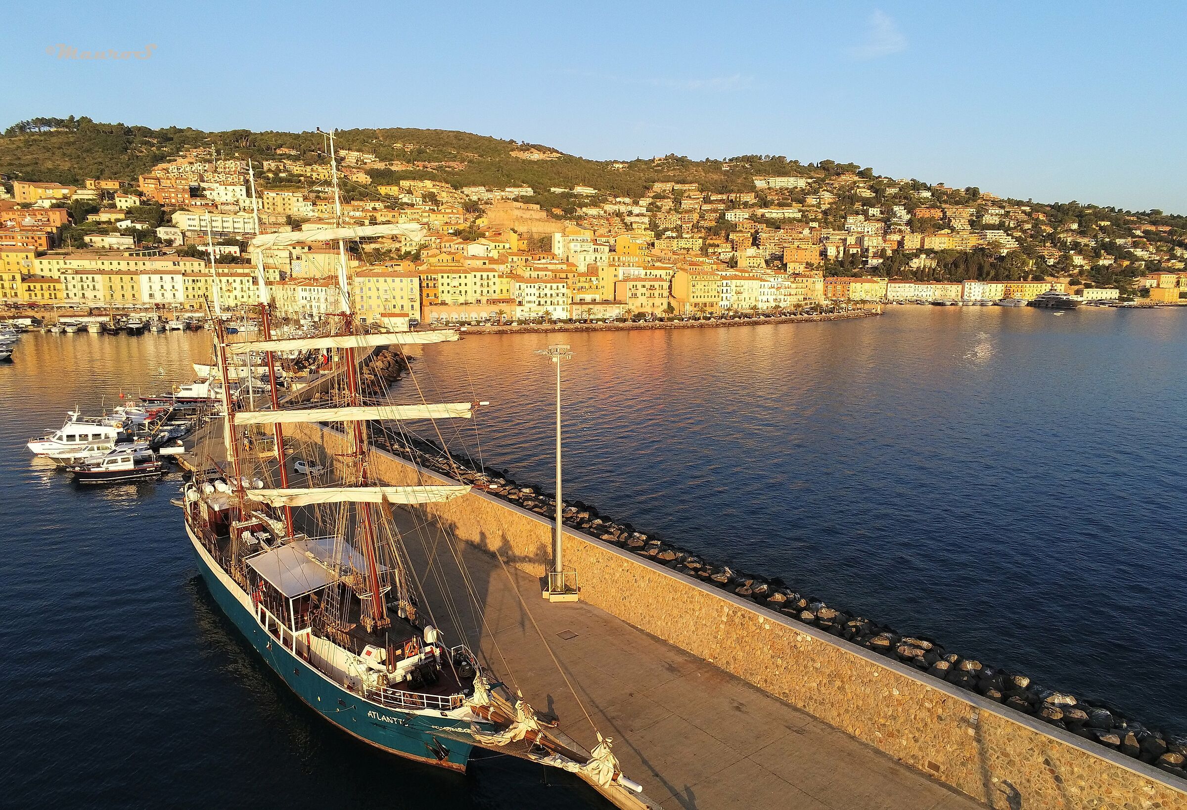 Porto Santo Stefano con drone
