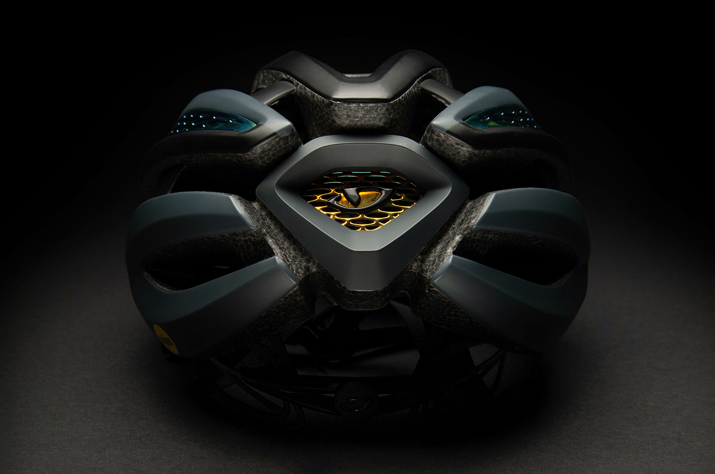 SYNTHE MIPS - B-Magazine mockup