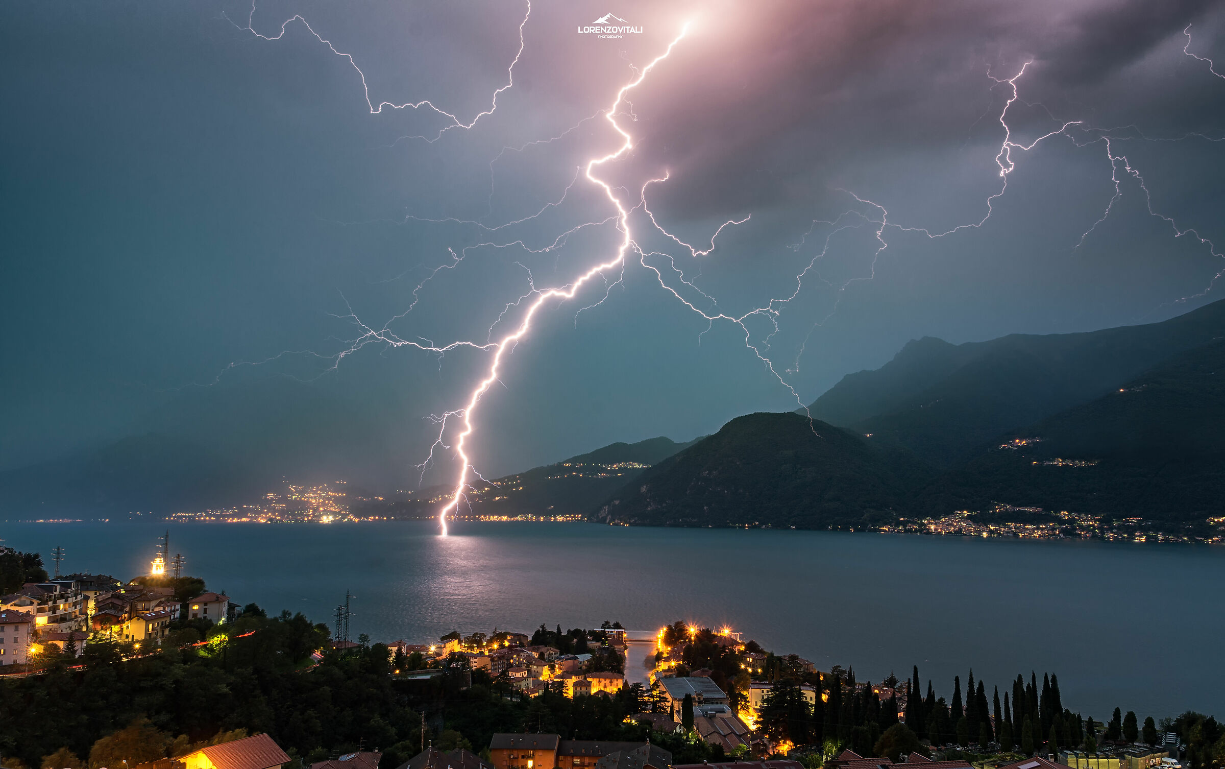 Lightning and lightning bolts