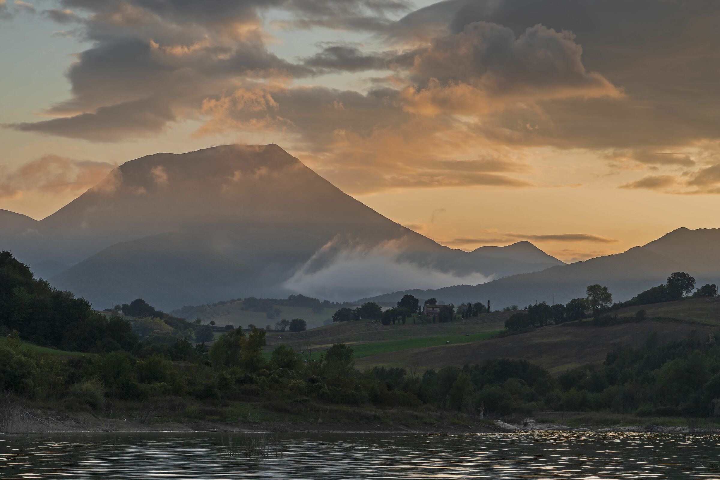Monte San Vicino al tramonto
