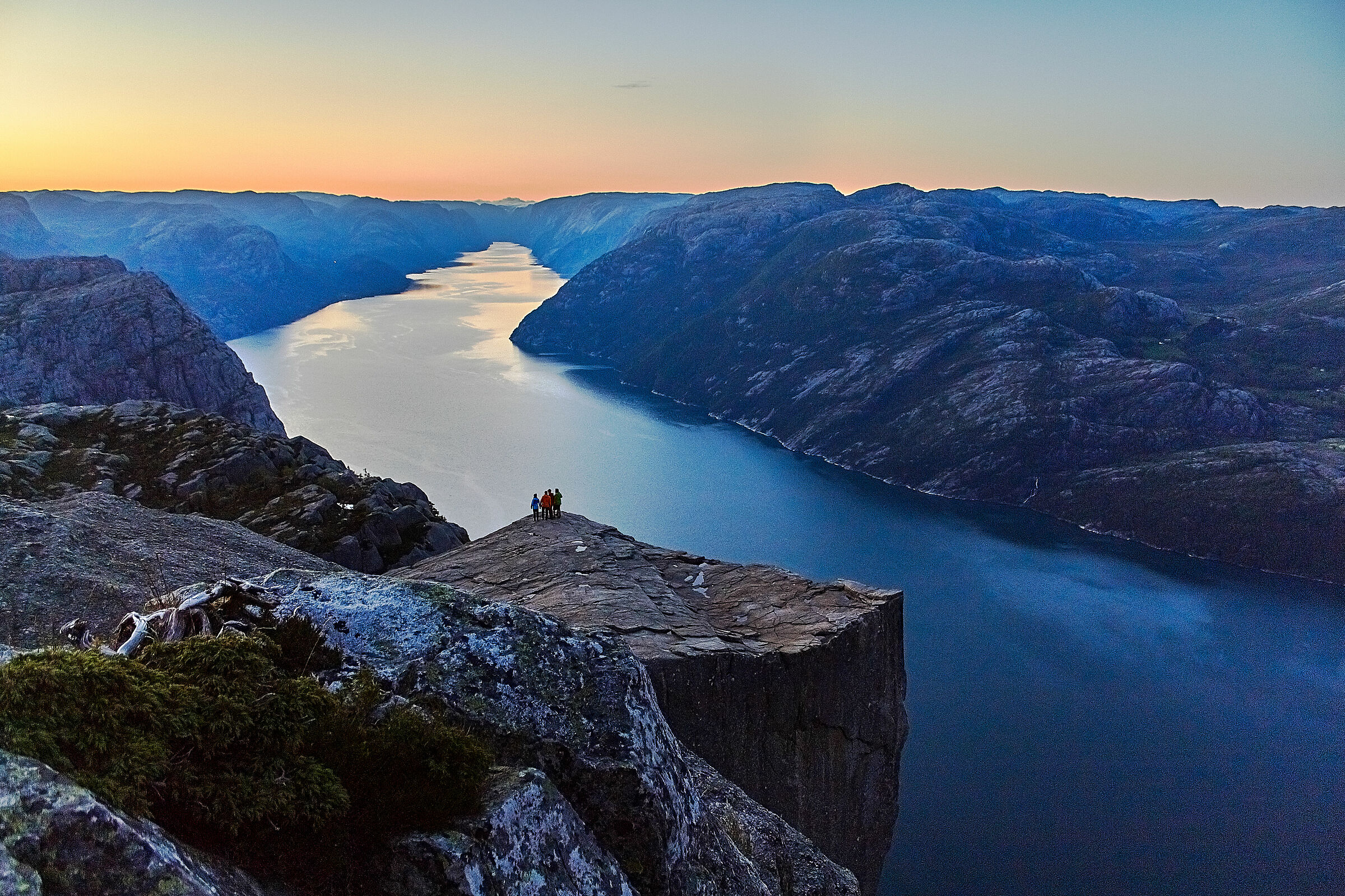 sunrise from the preikestolen