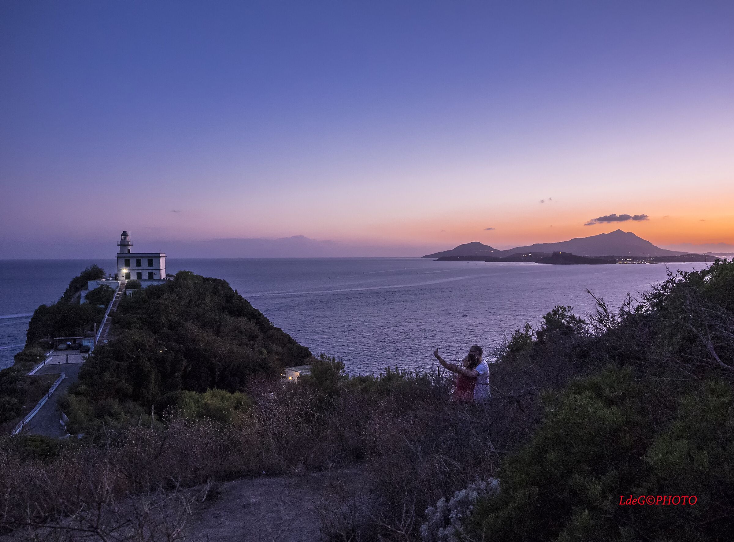 Les amoreux... il faro di Miseno al tramonto