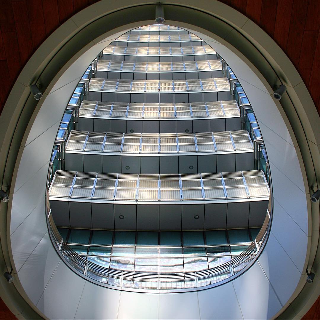 Guardo il mondo da un Oblò