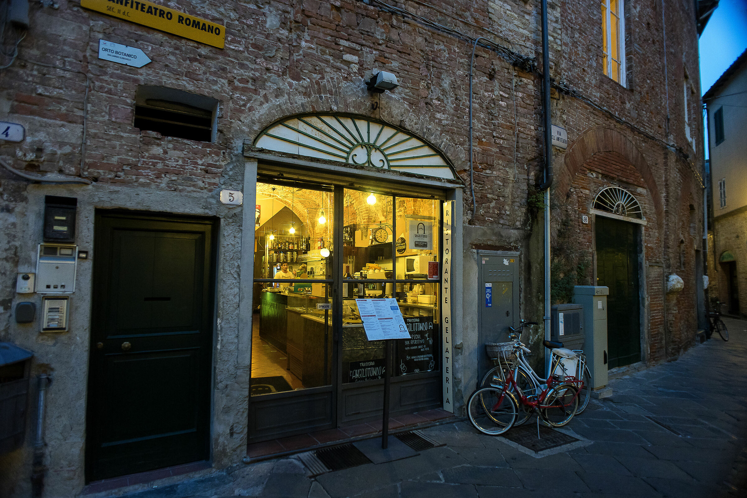 zeiss flektogon 20mm 2.8 sony alpha 7