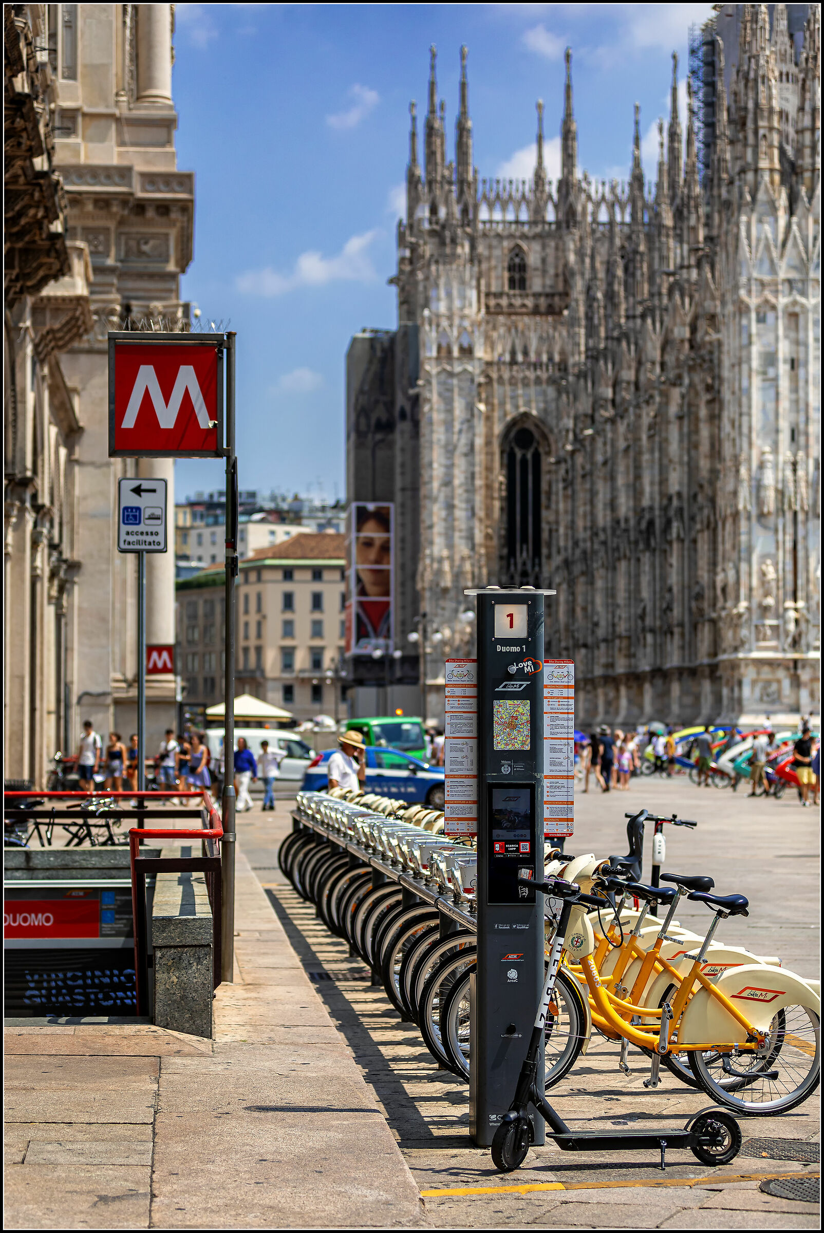 walking around beautiful Milan