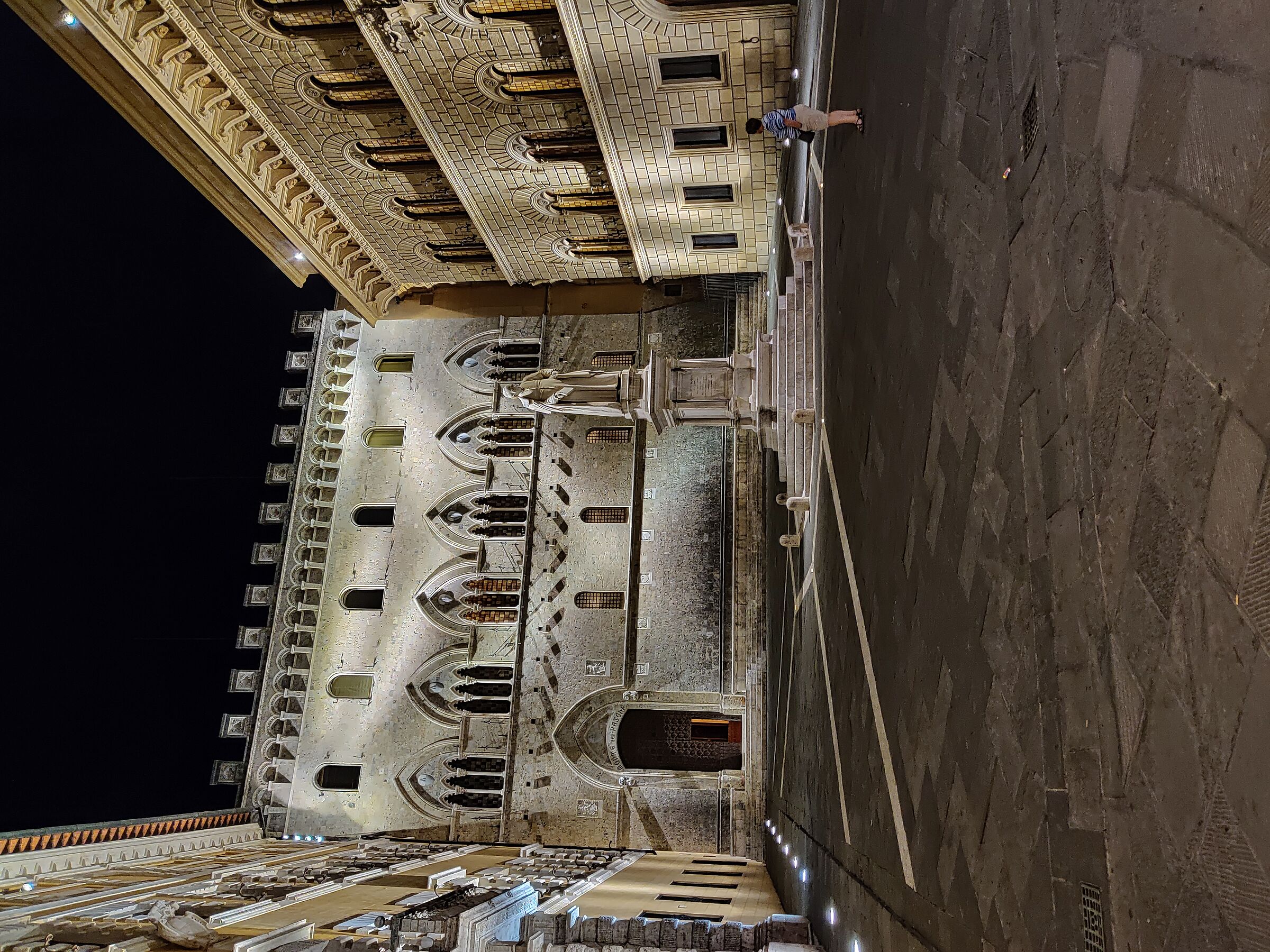 Salimbeni by Night Square