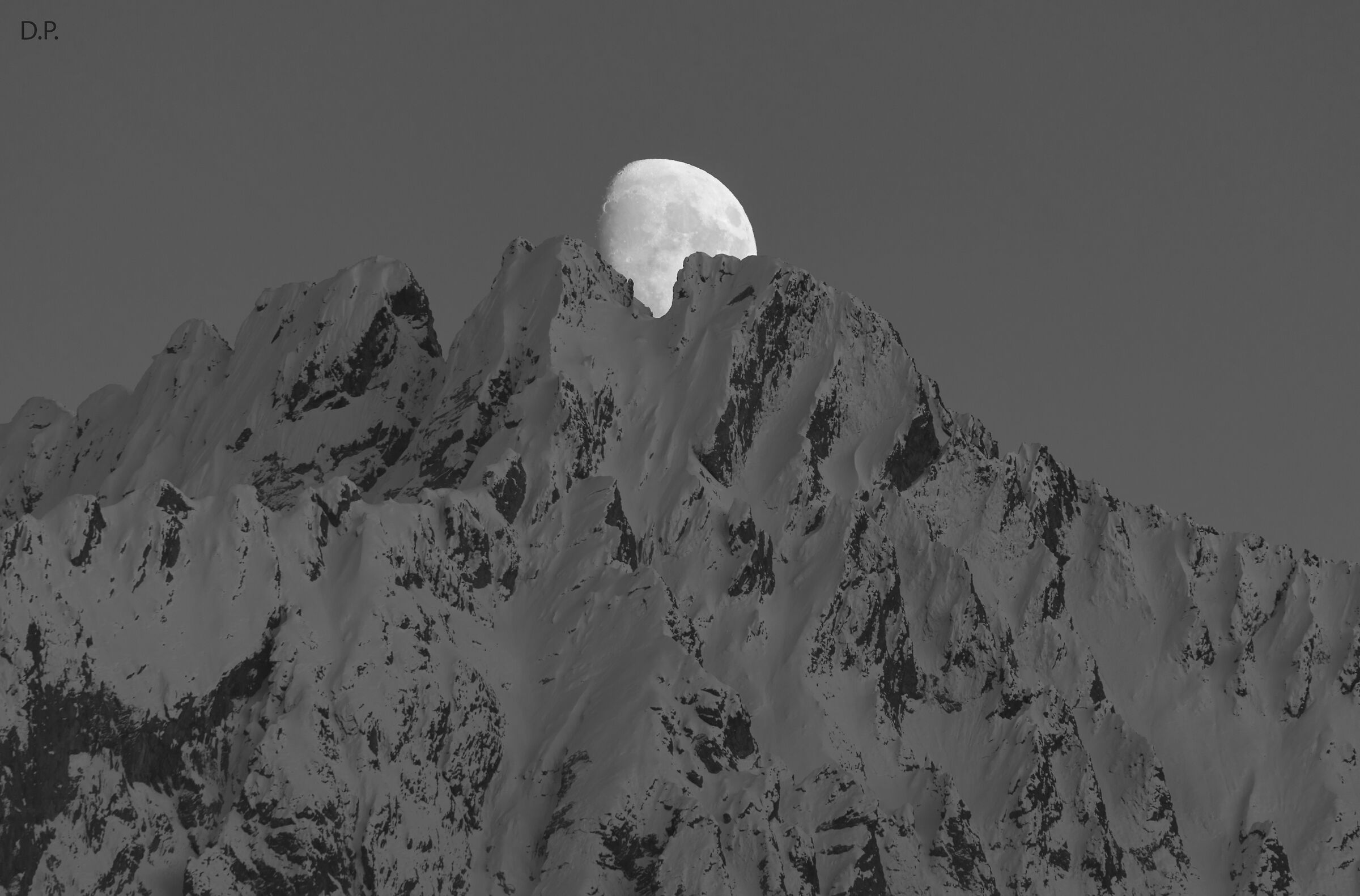 Moon on the Vanni Peaks