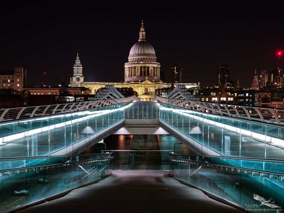 Millennium Bridge to St Paul's Cathedral