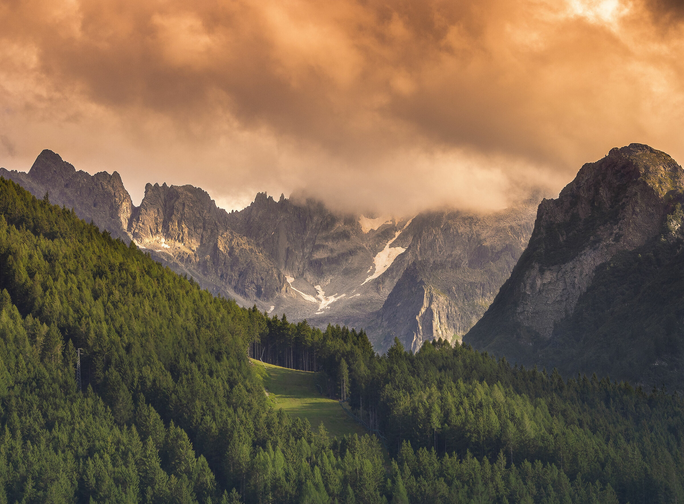 Uno scorcio della Val Camonica al Tramonto