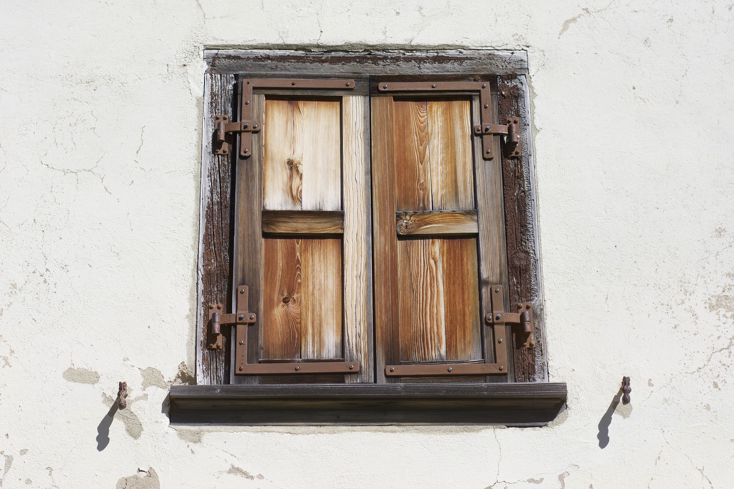 46-34'37.7"N 8-25'21.4"E