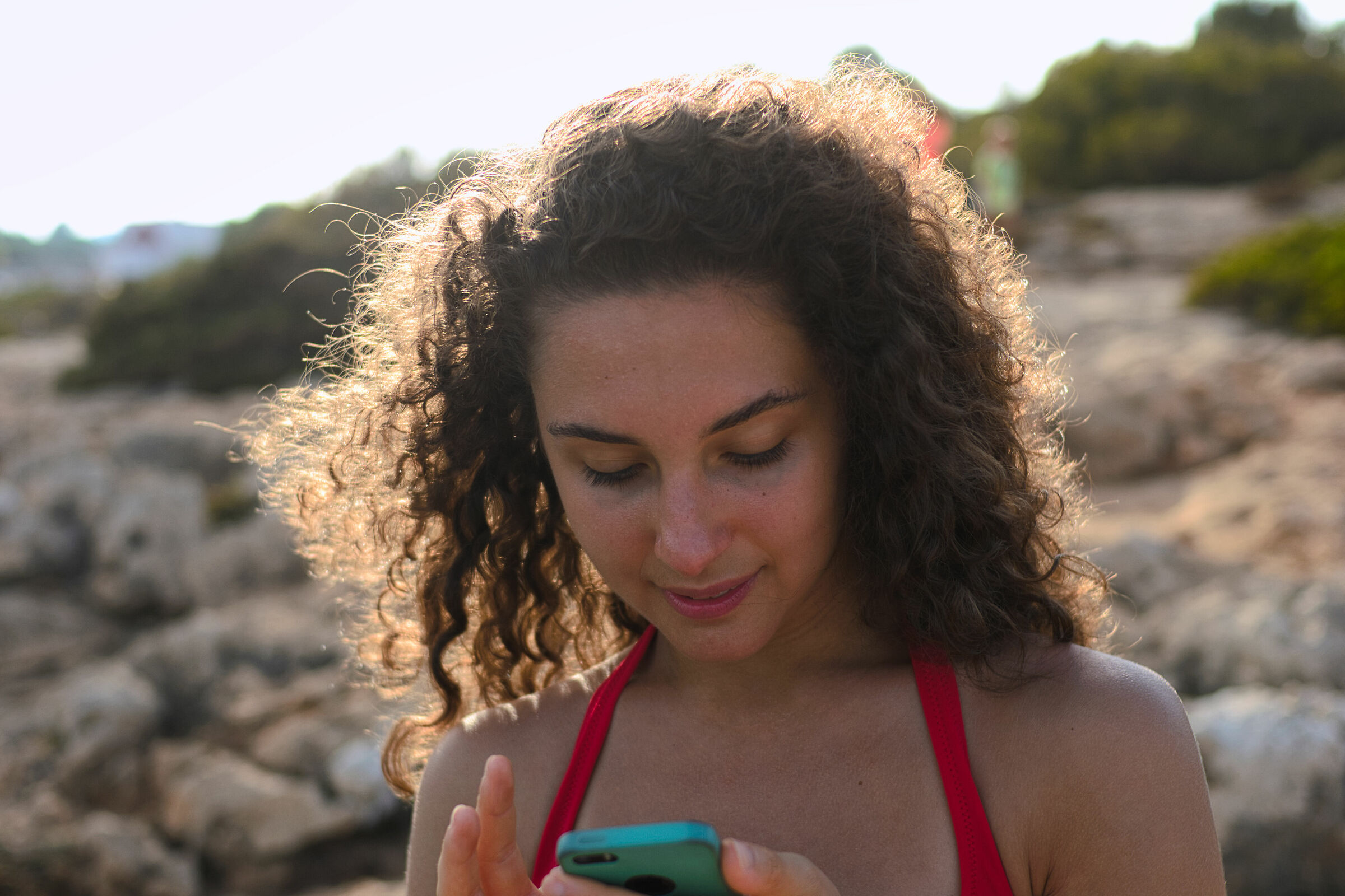 ragazza al cellulare