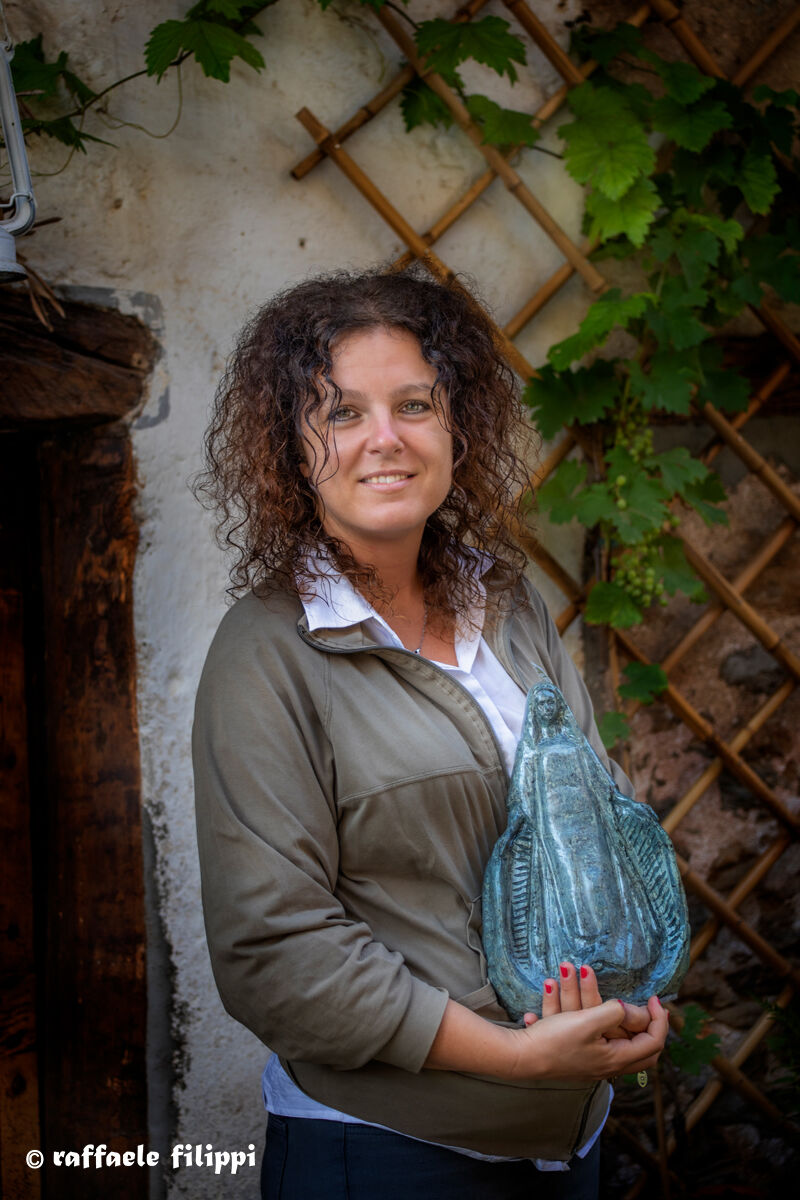 Cecilia scultrice di sassi di torrente