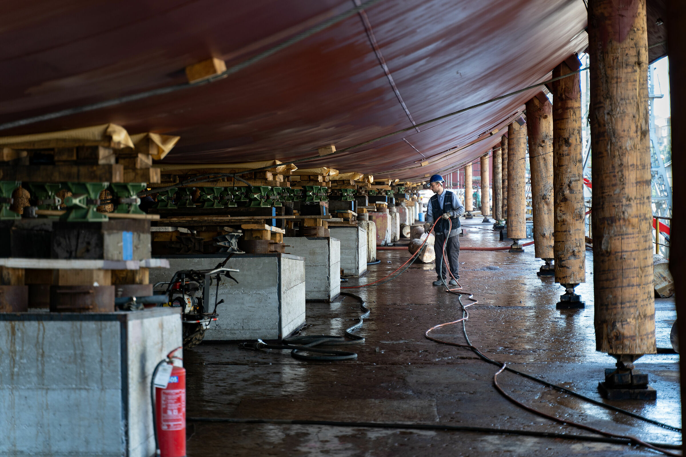 Worker under the hull