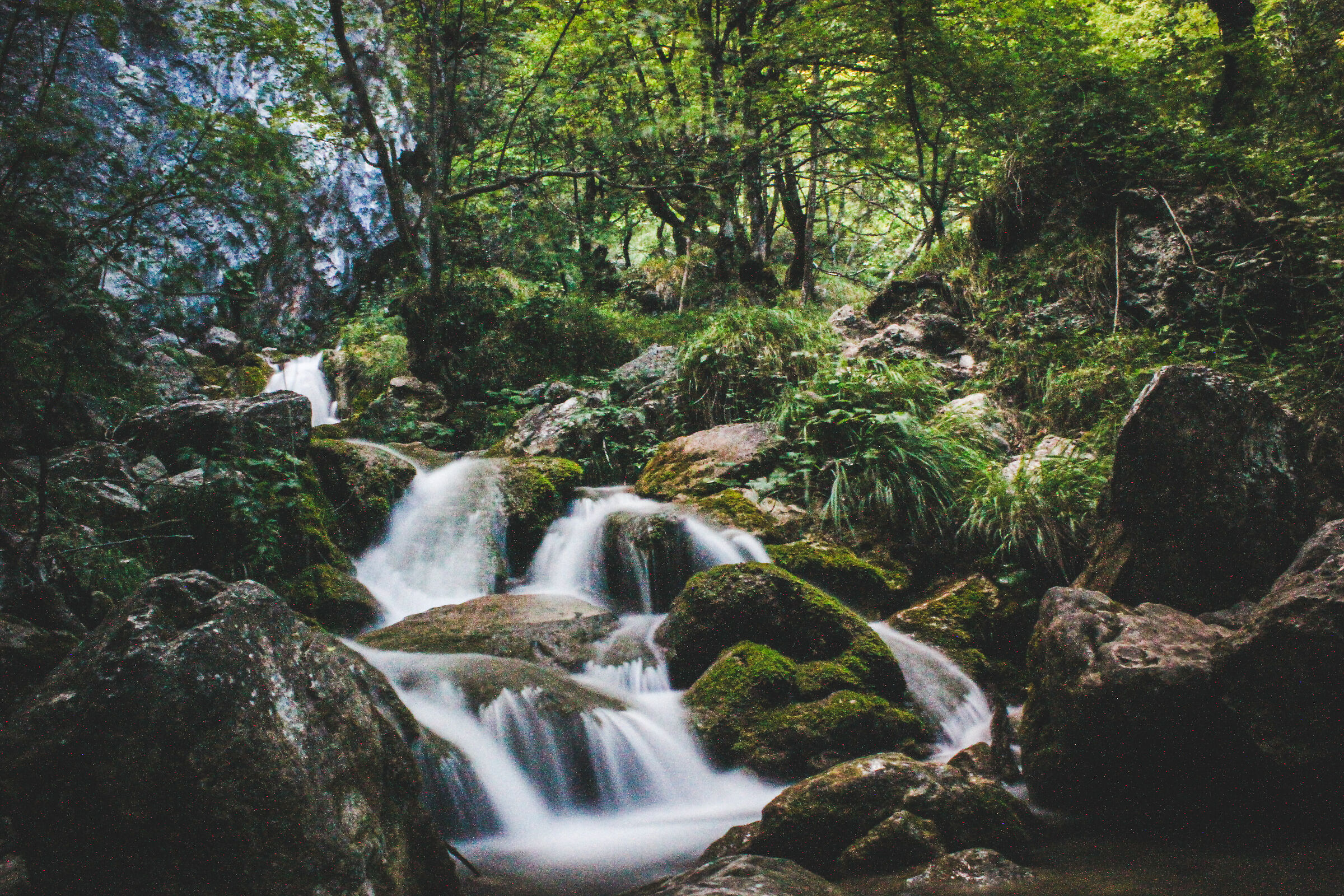 Waterfall Zompo the Pop