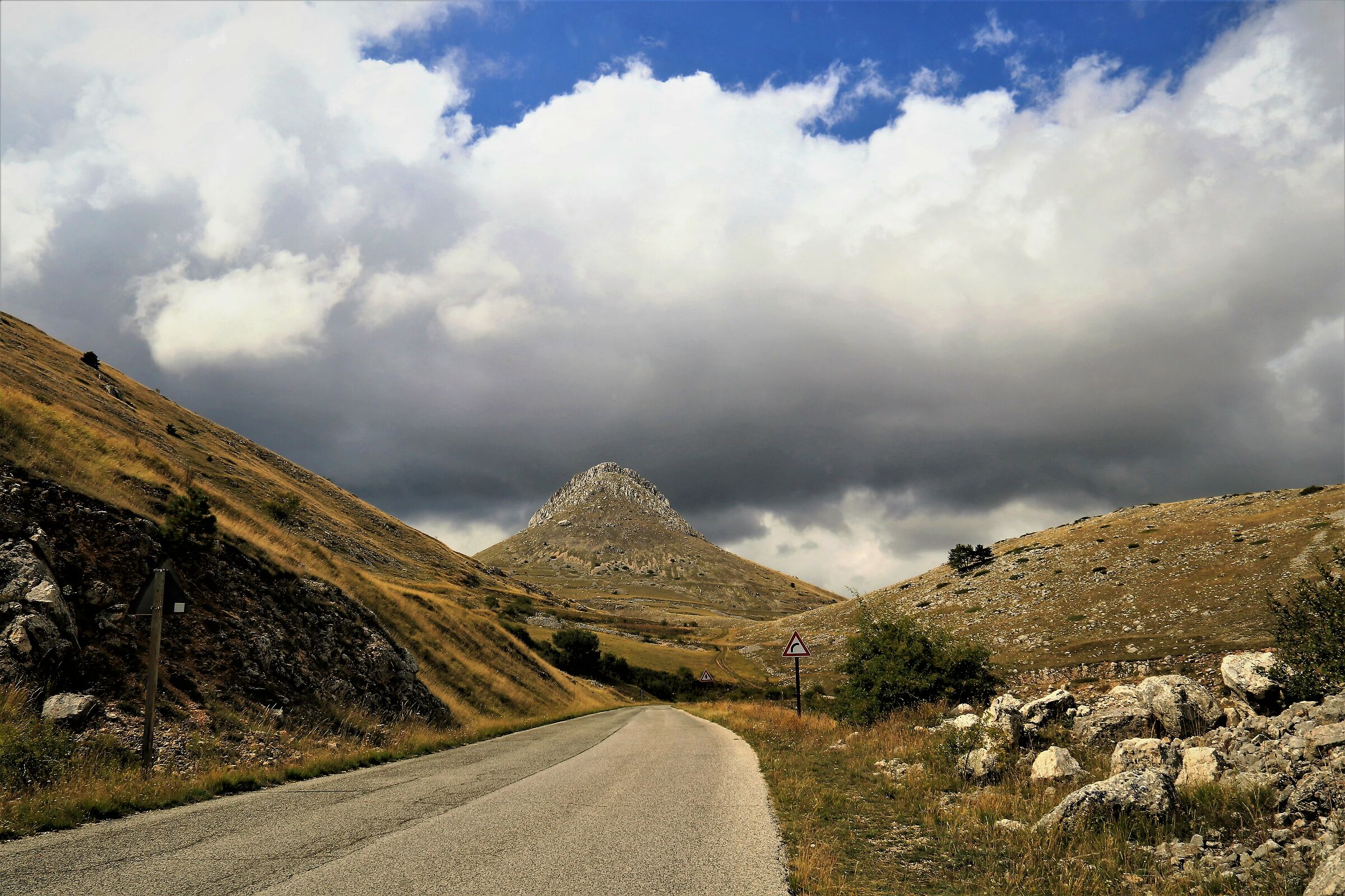Towards the plateau of Emperor Field