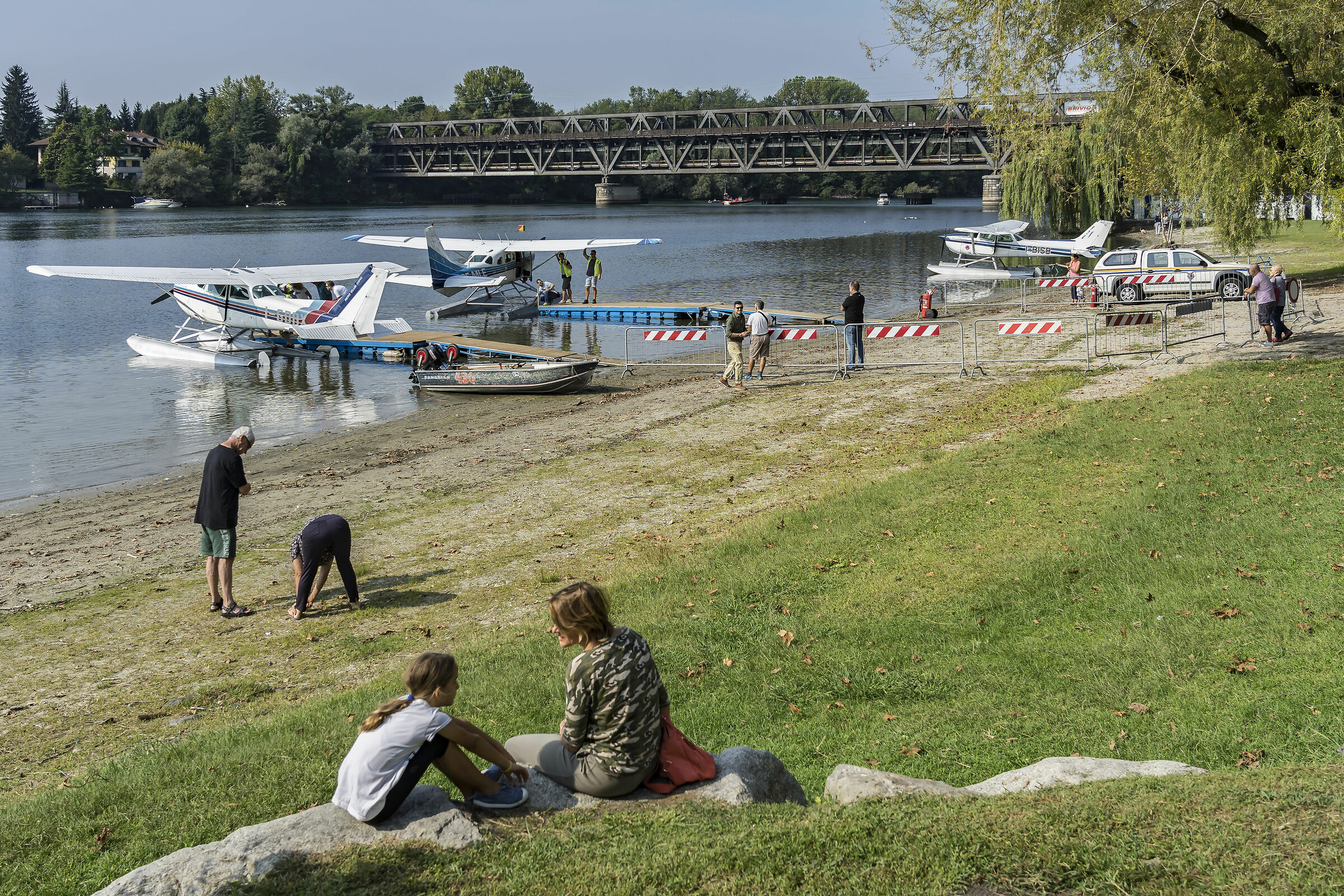 Due Cessna 172 “Skyhawk” e un 206 “Station...