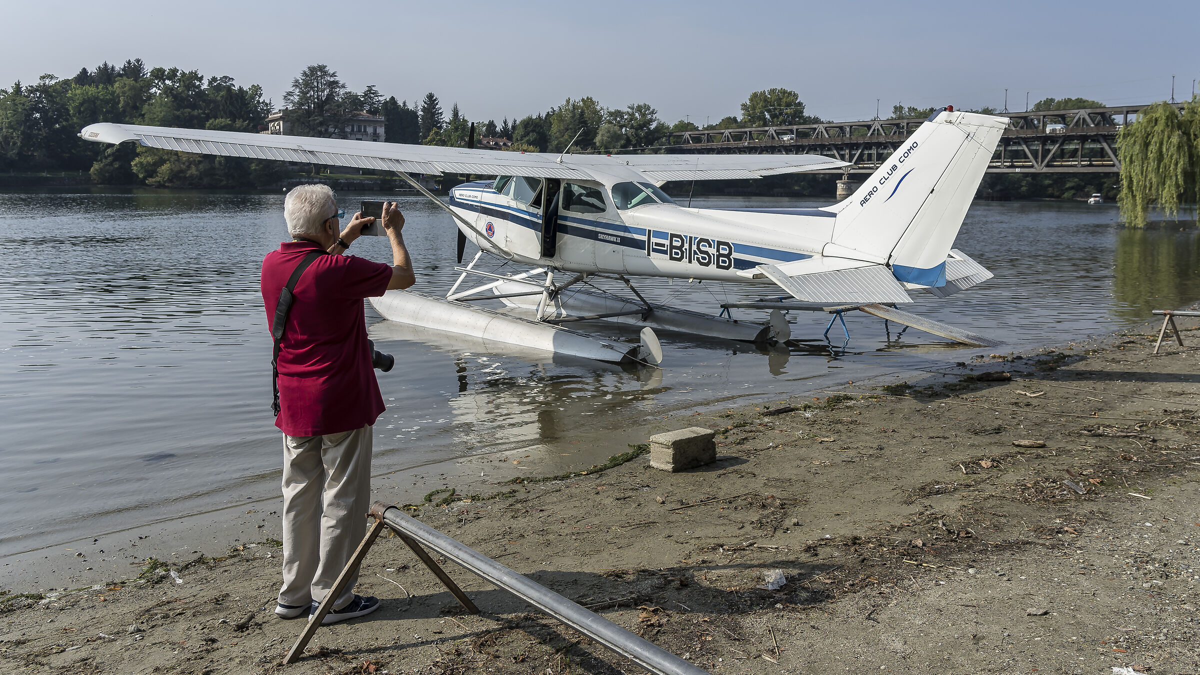 Photographer photographed photographing the "Skyhawk"