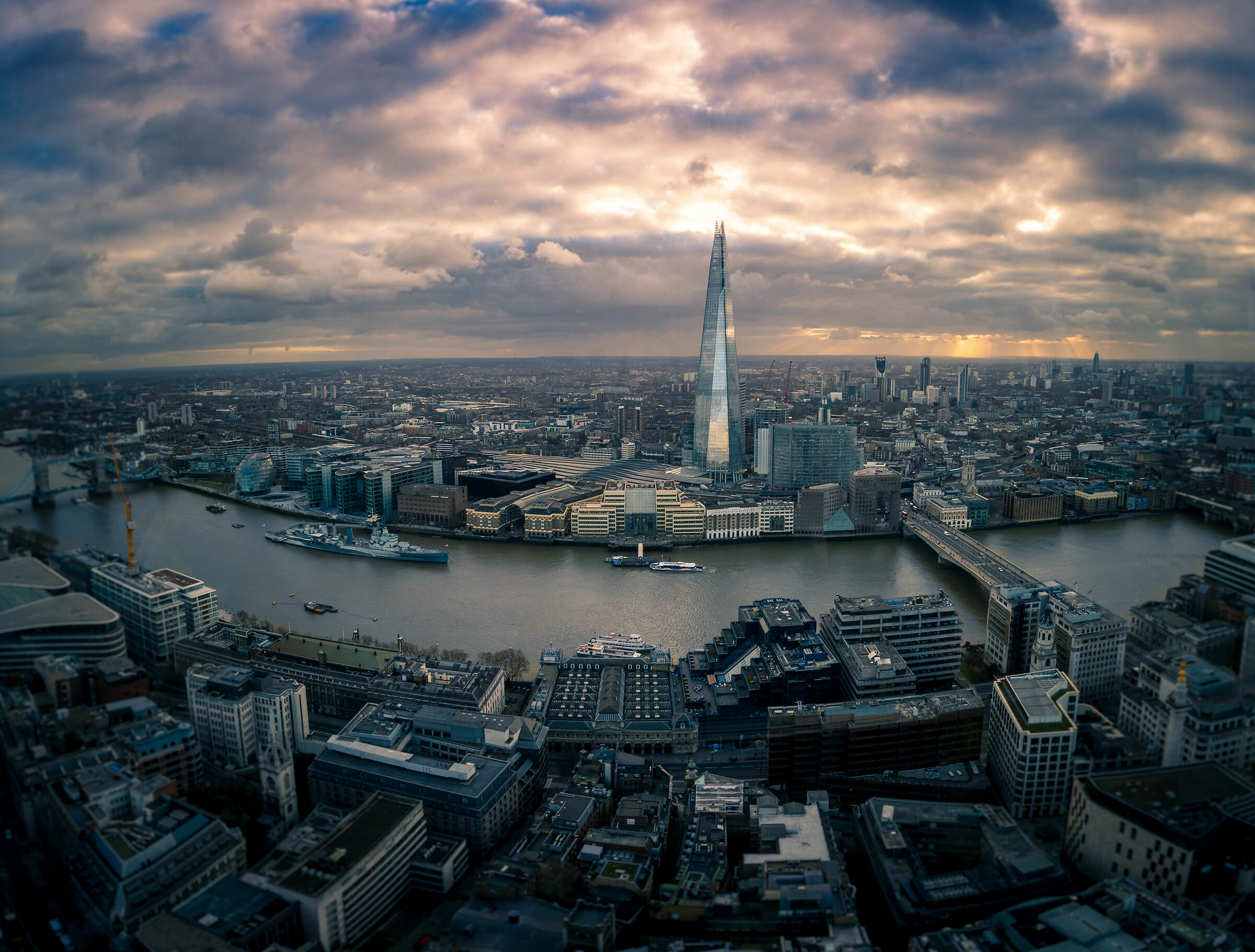 London: Scattered rainfall