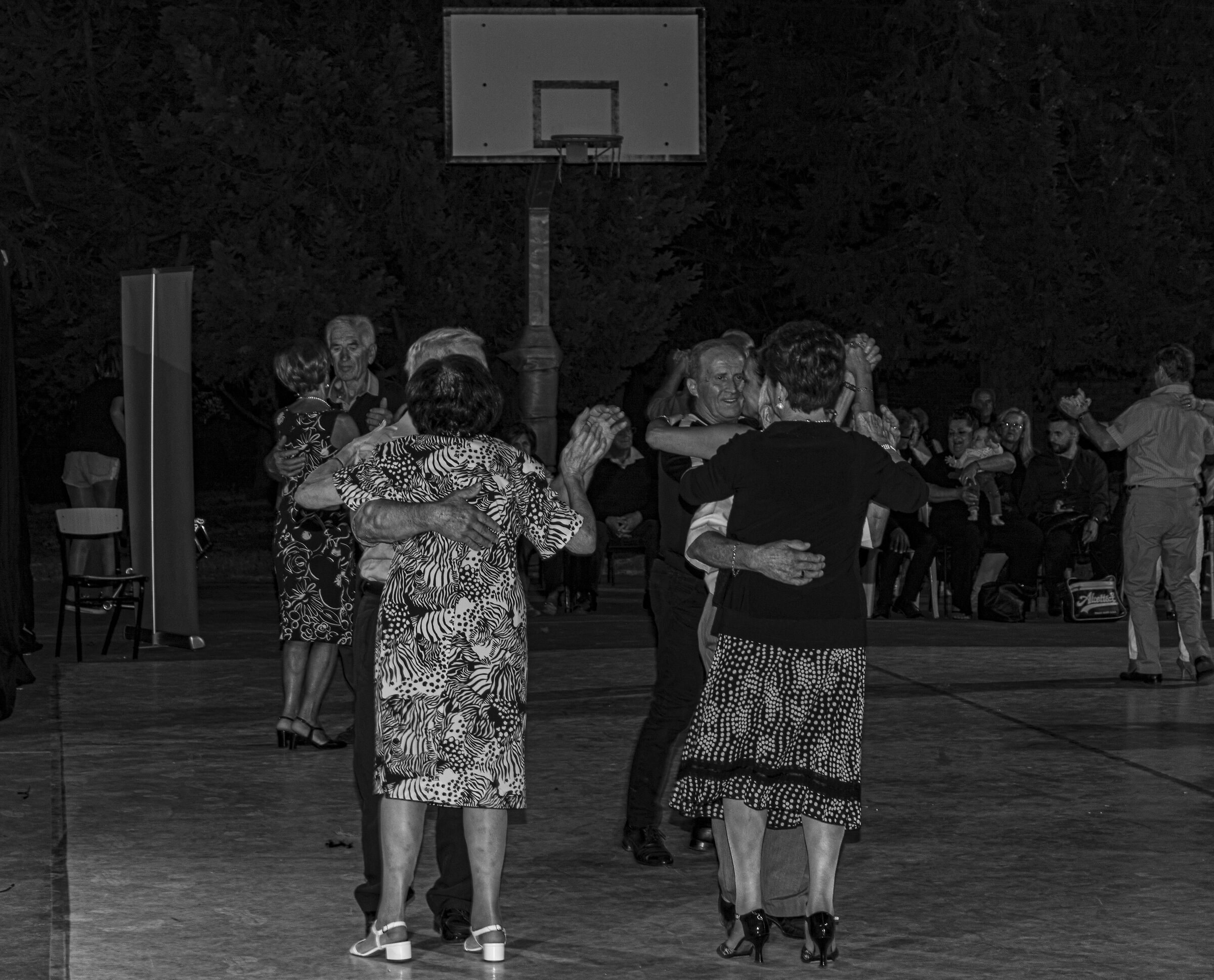 -Get off and take you dancing-