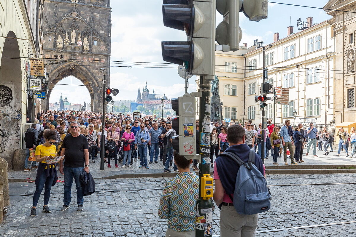 Traffico normale nel Ponte Carlo