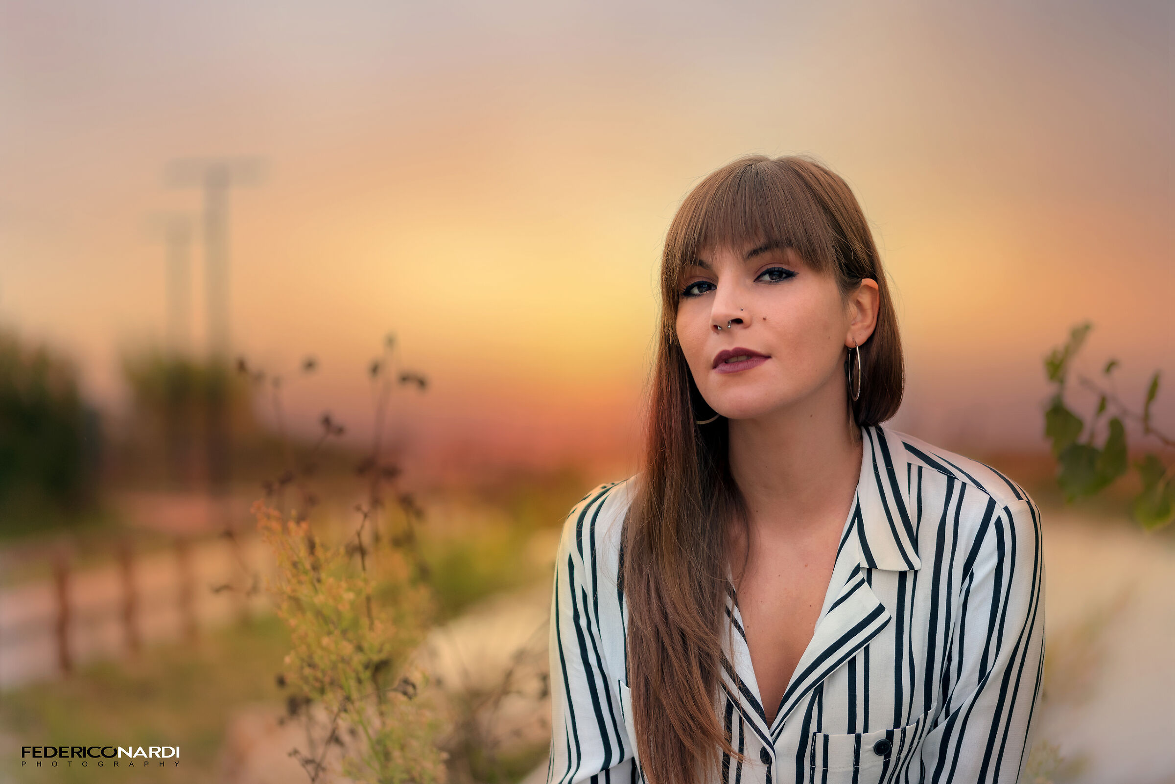 Anna dallo sfondo arancione