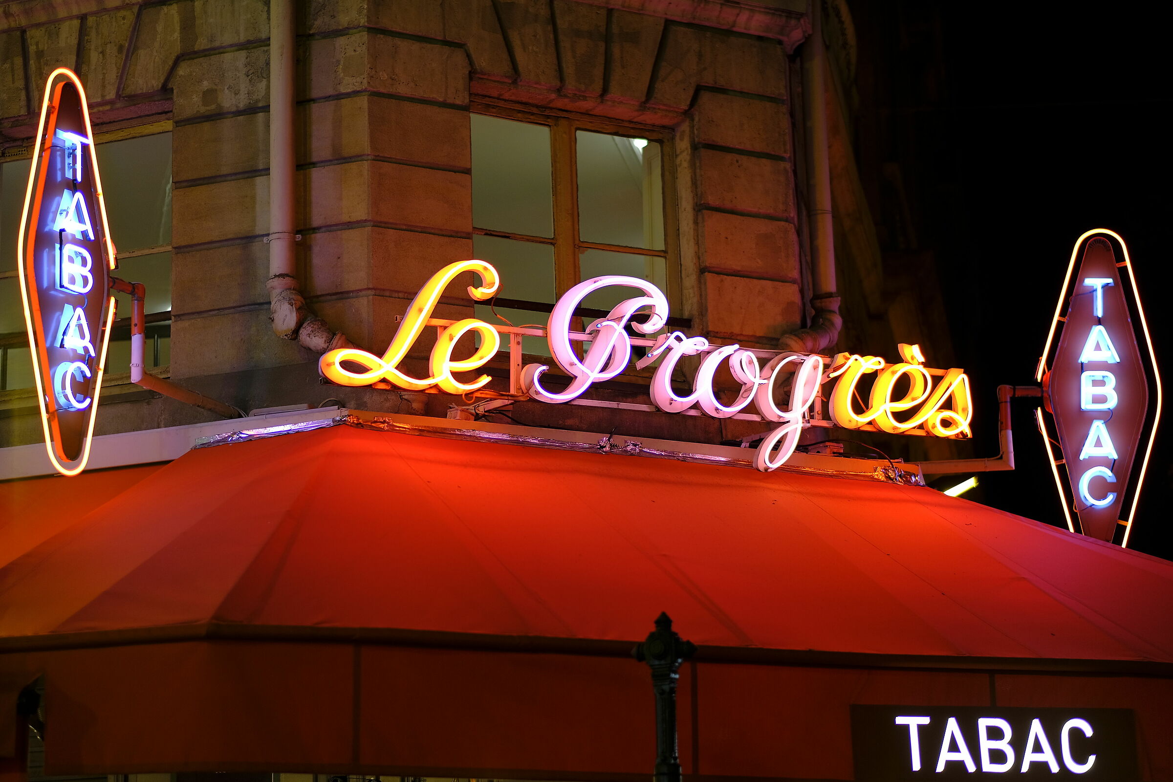 neon paris