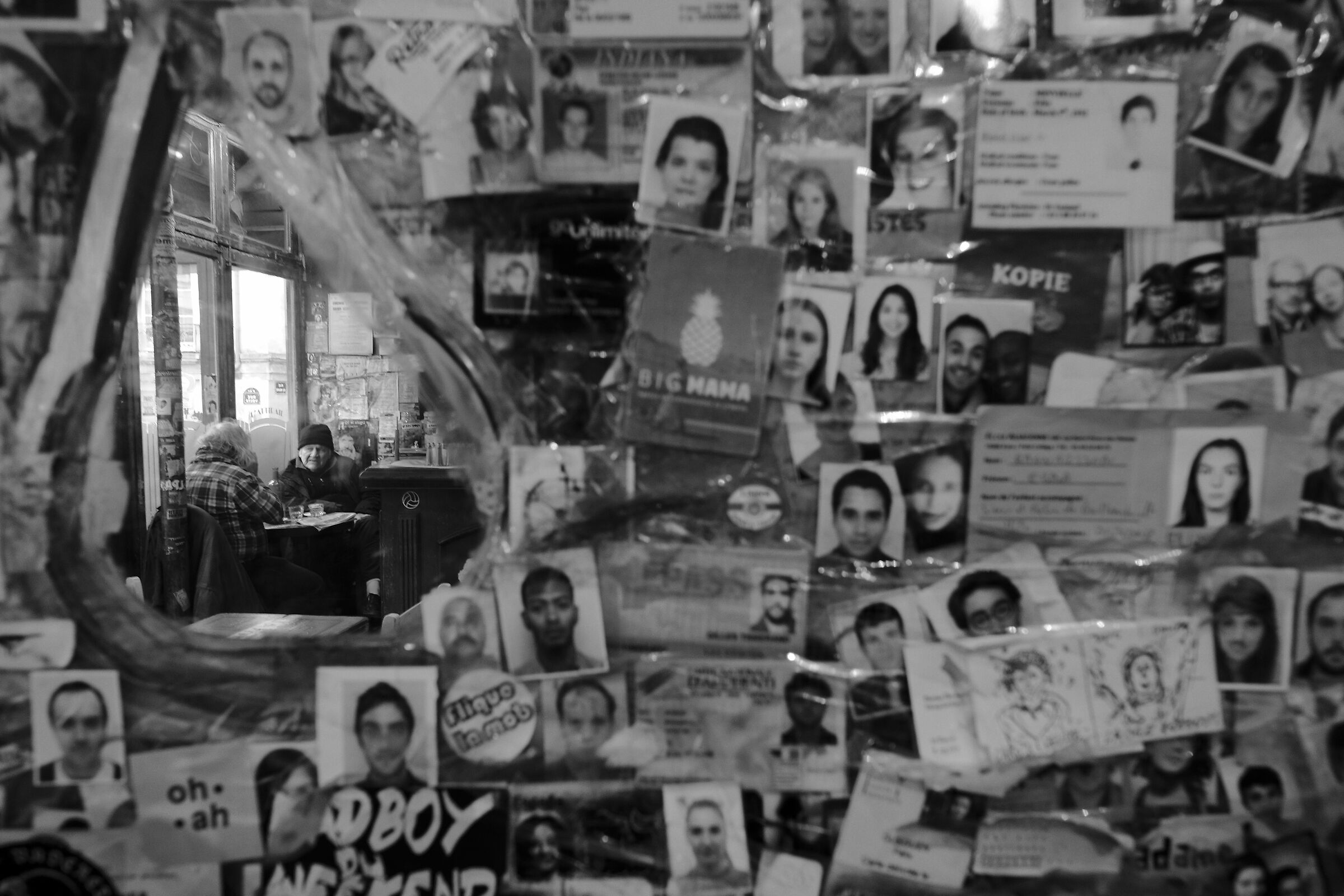 L'attirail cafe paris....trova l'intruso