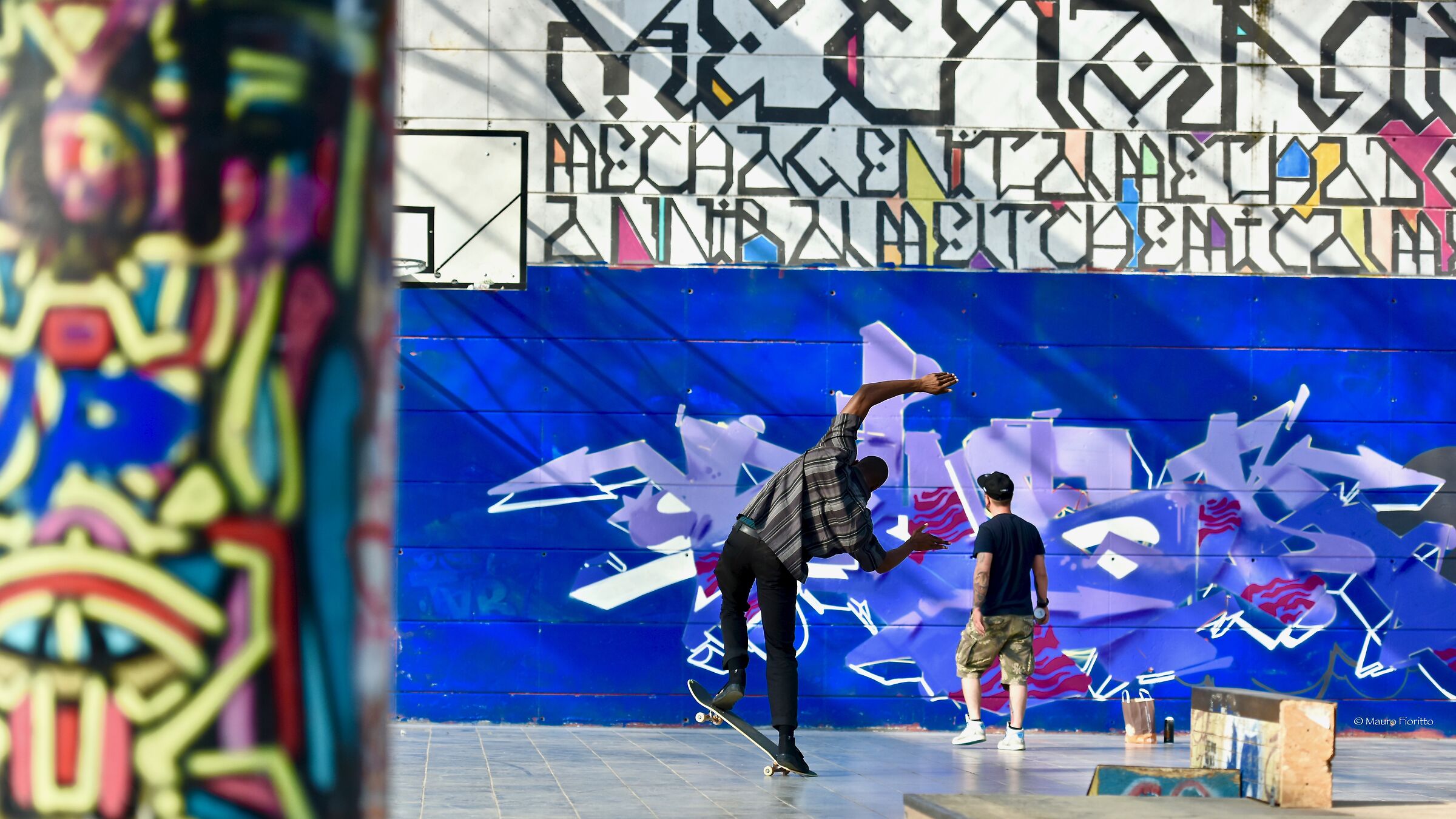 Murales and boy with scheibol